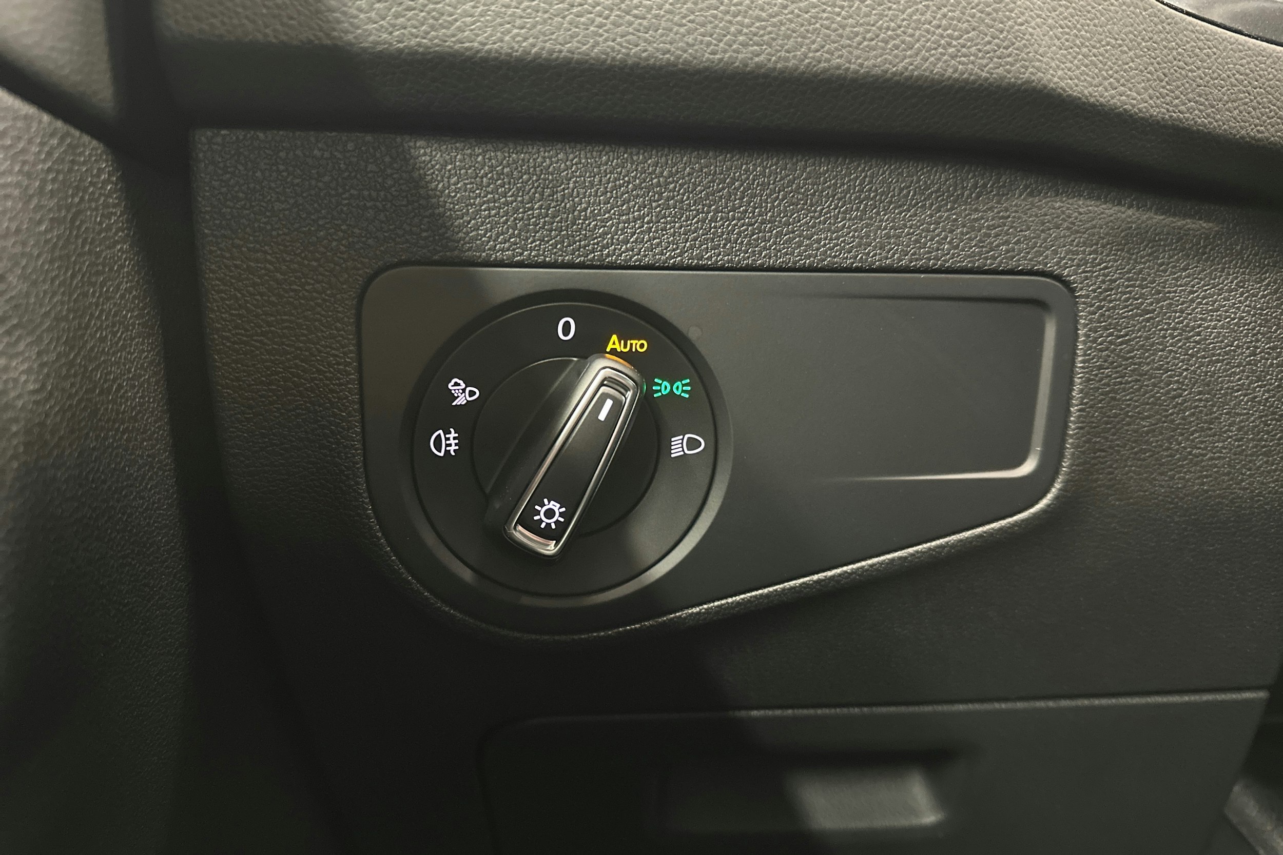 sininen Volkswagen Tiguan 2022 kuva 18.