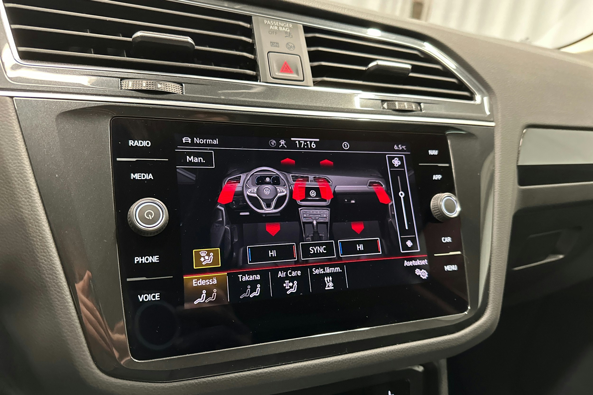 sininen Volkswagen Tiguan 2022 kuva 22.