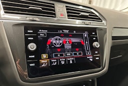 sininen Volkswagen Tiguan 2022 kuva 22.