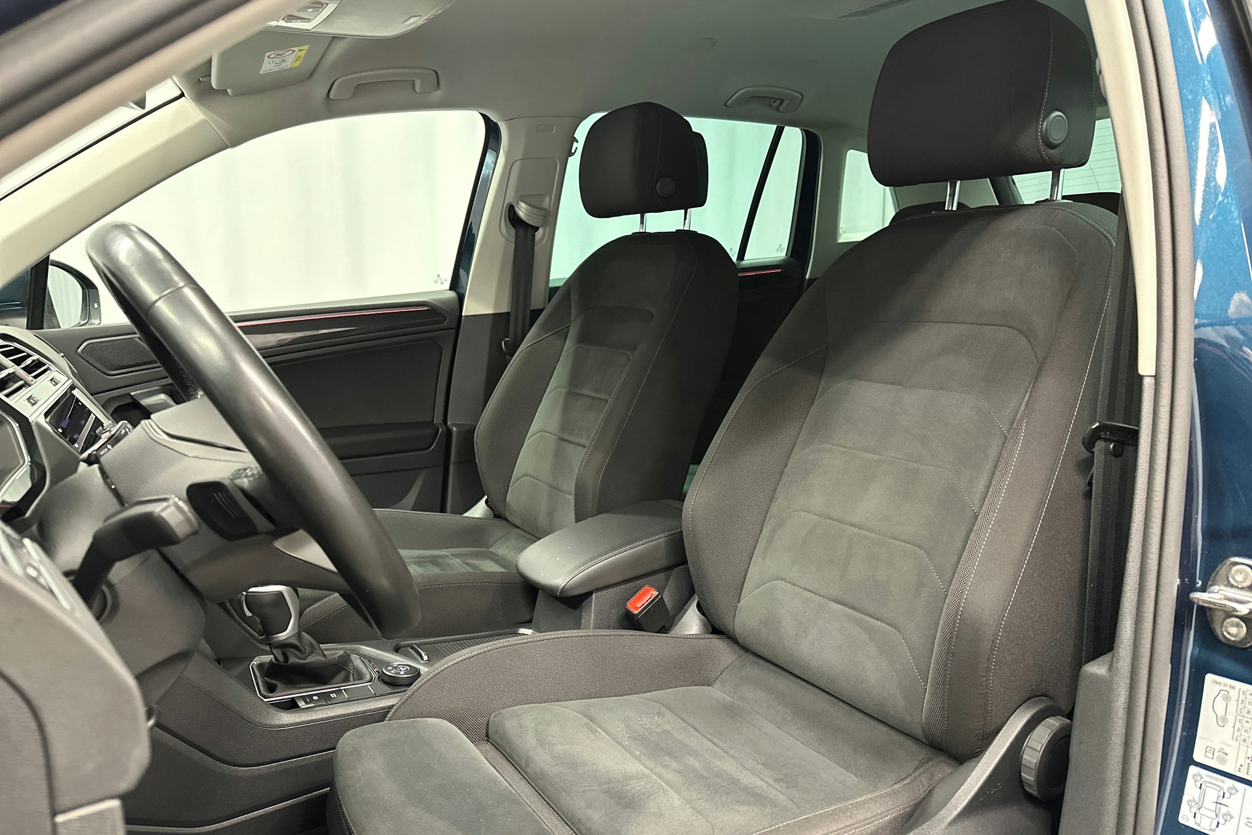 sininen Volkswagen Tiguan 2022 kuva 24.