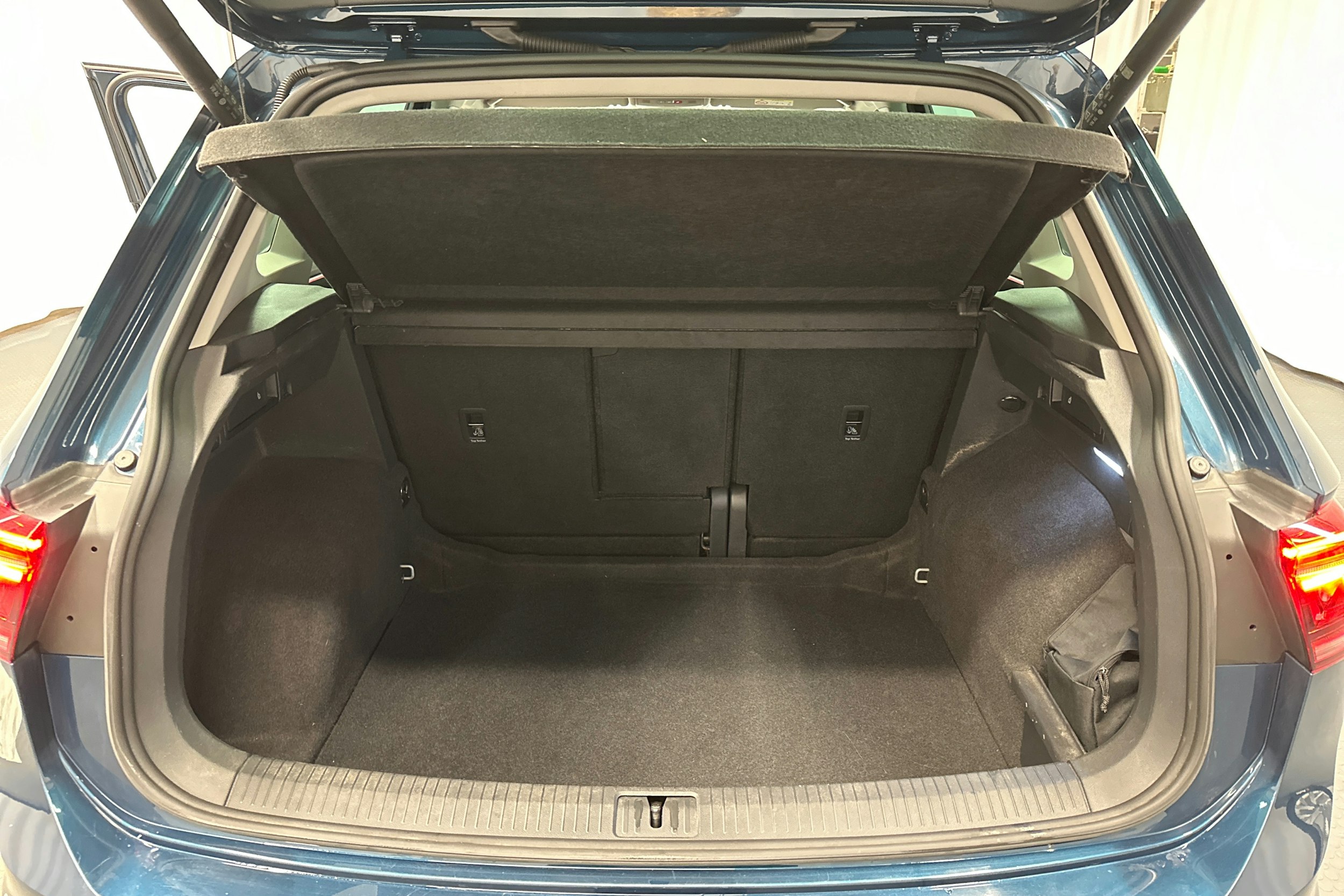 sininen Volkswagen Tiguan 2022 kuva 26.