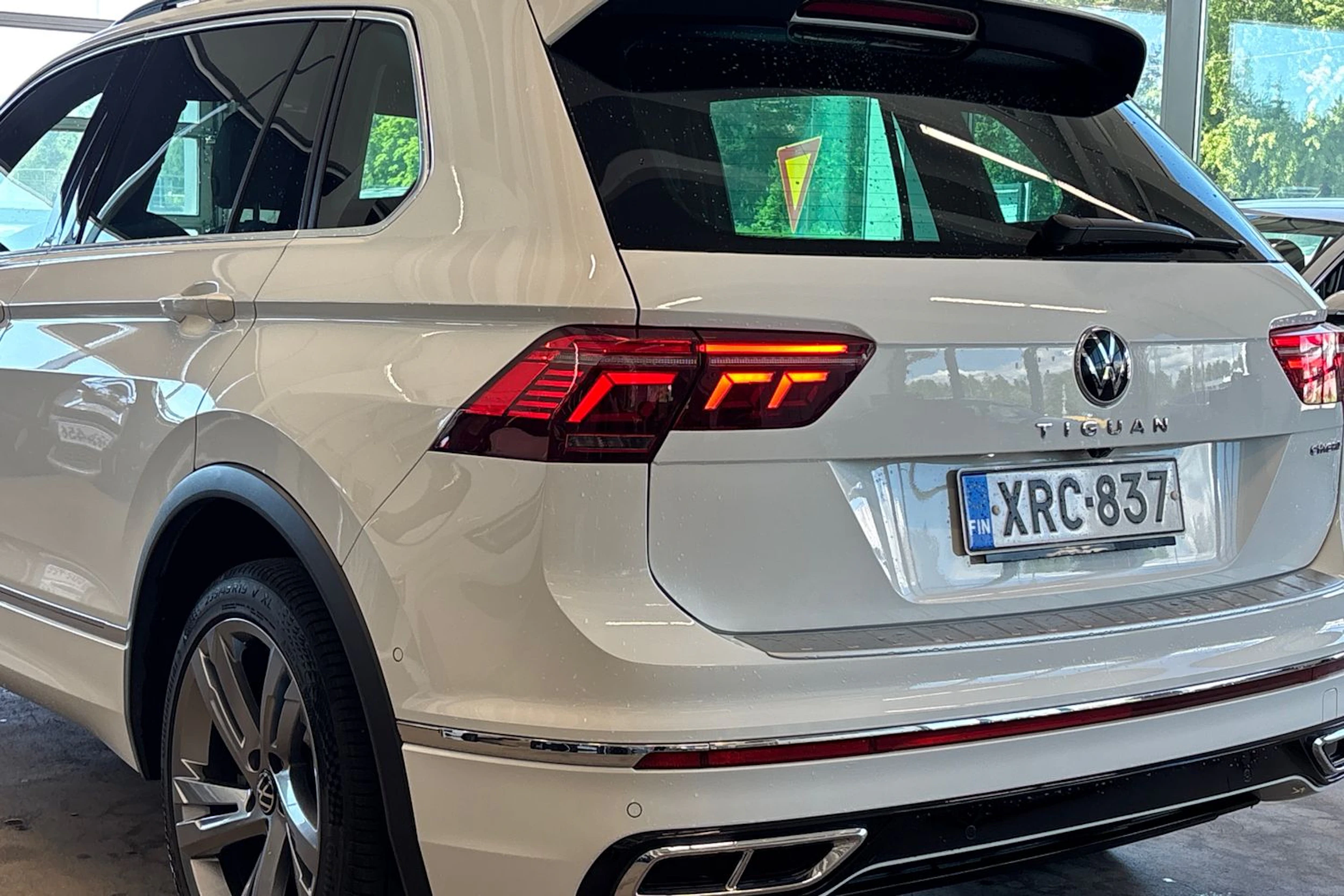 valkoinen Volkswagen Tiguan 2022 kuva 9.