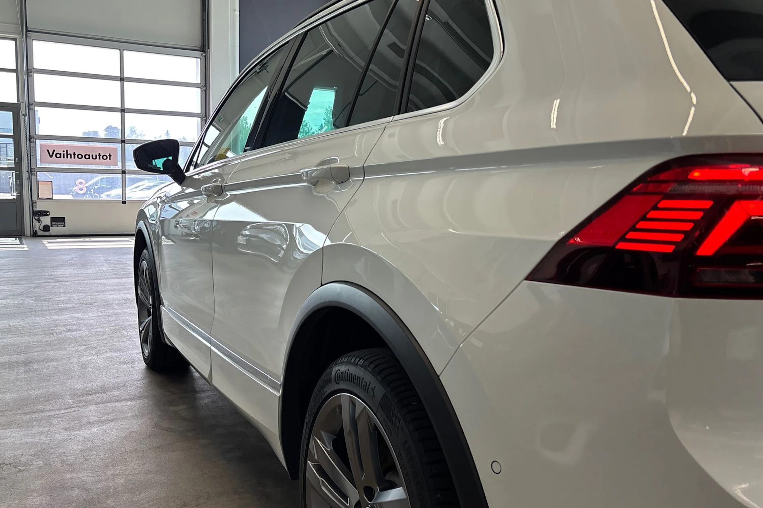 valkoinen Volkswagen Tiguan 2022 kuva 16.