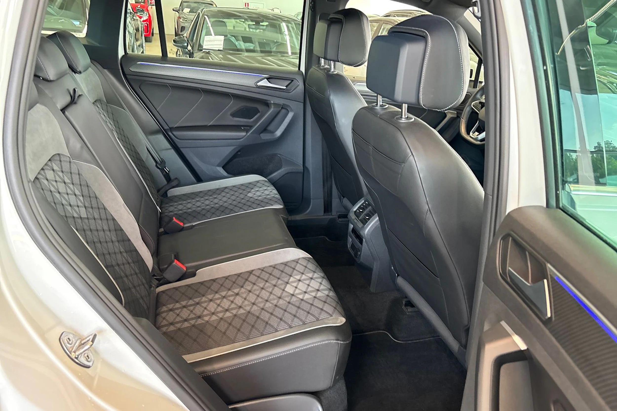 valkoinen Volkswagen Tiguan 2022 kuva 21.