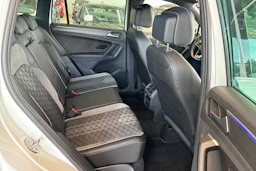 valkoinen Volkswagen Tiguan 2022 kuva 21.