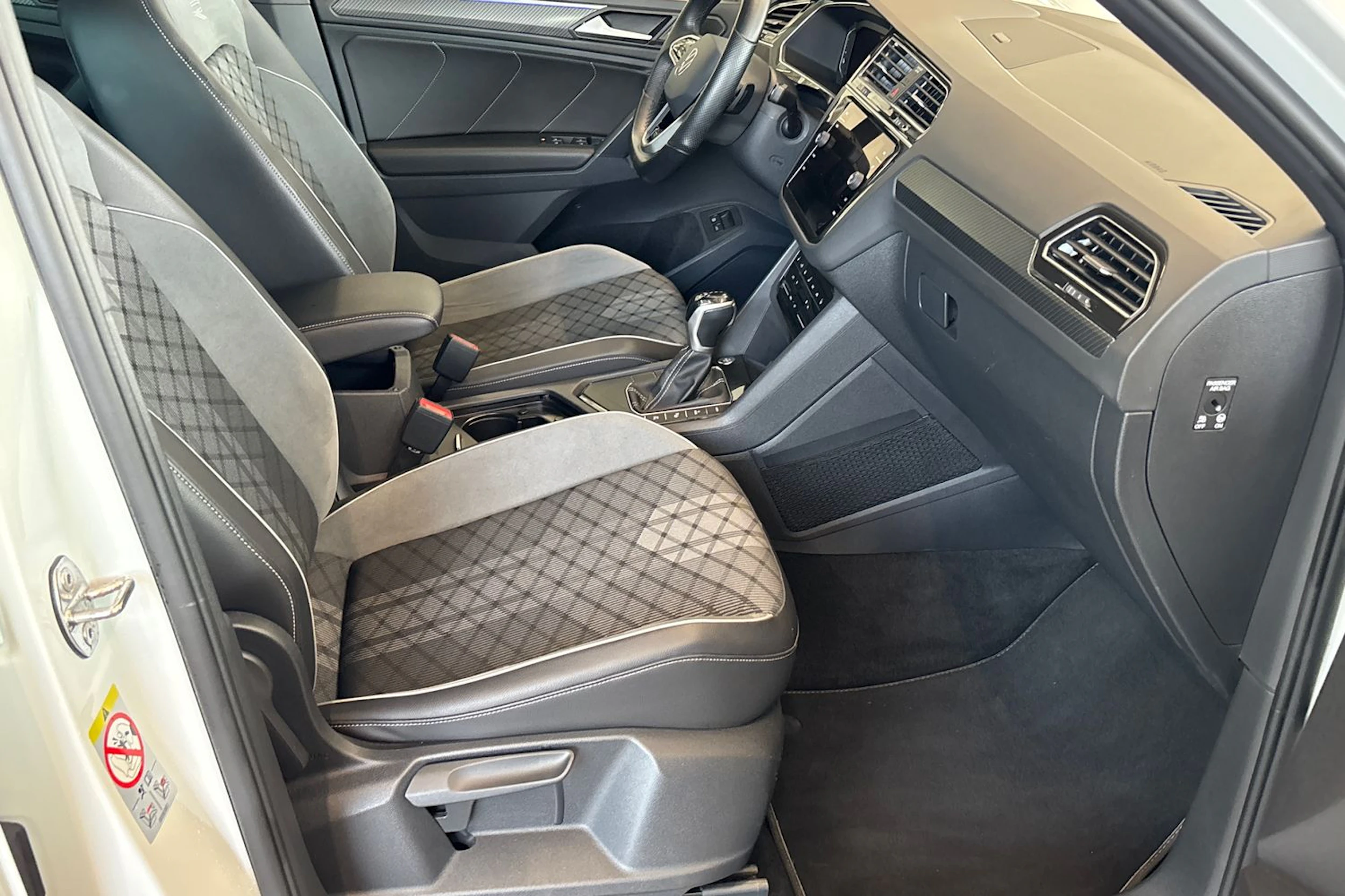 valkoinen Volkswagen Tiguan 2022 kuva 22.