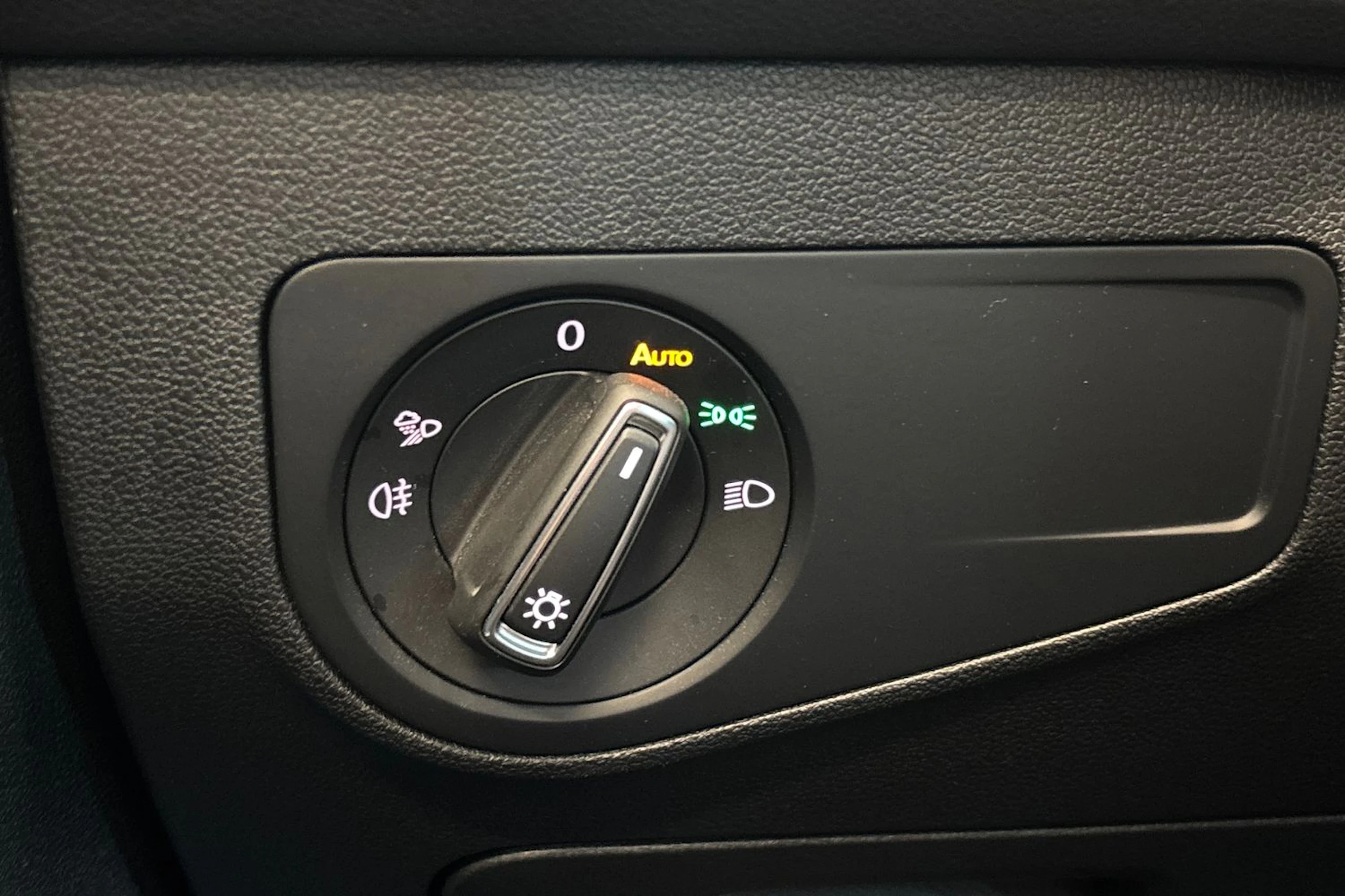 valkoinen Volkswagen Tiguan 2022 kuva 27.