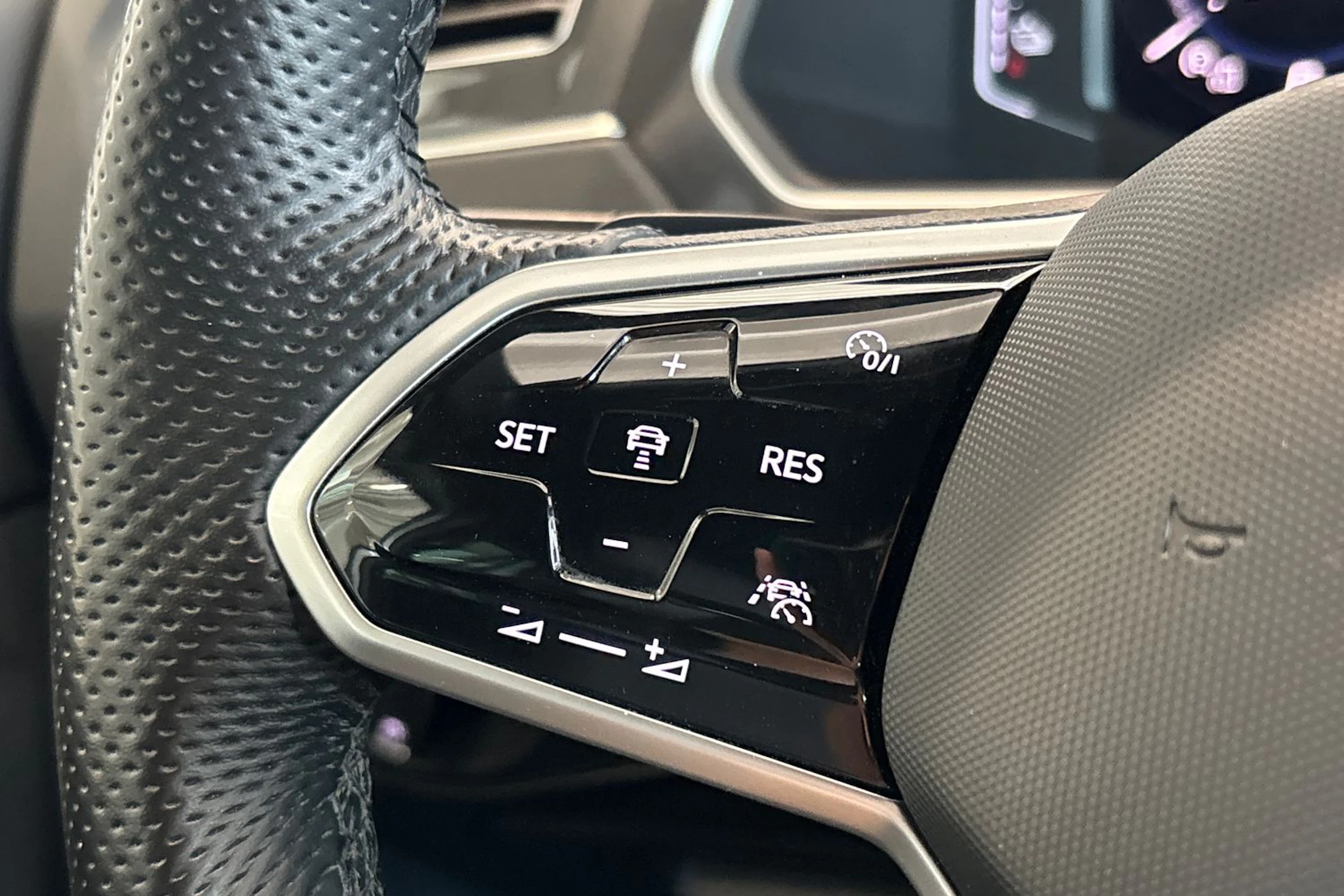 valkoinen Volkswagen Tiguan 2022 kuva 28.