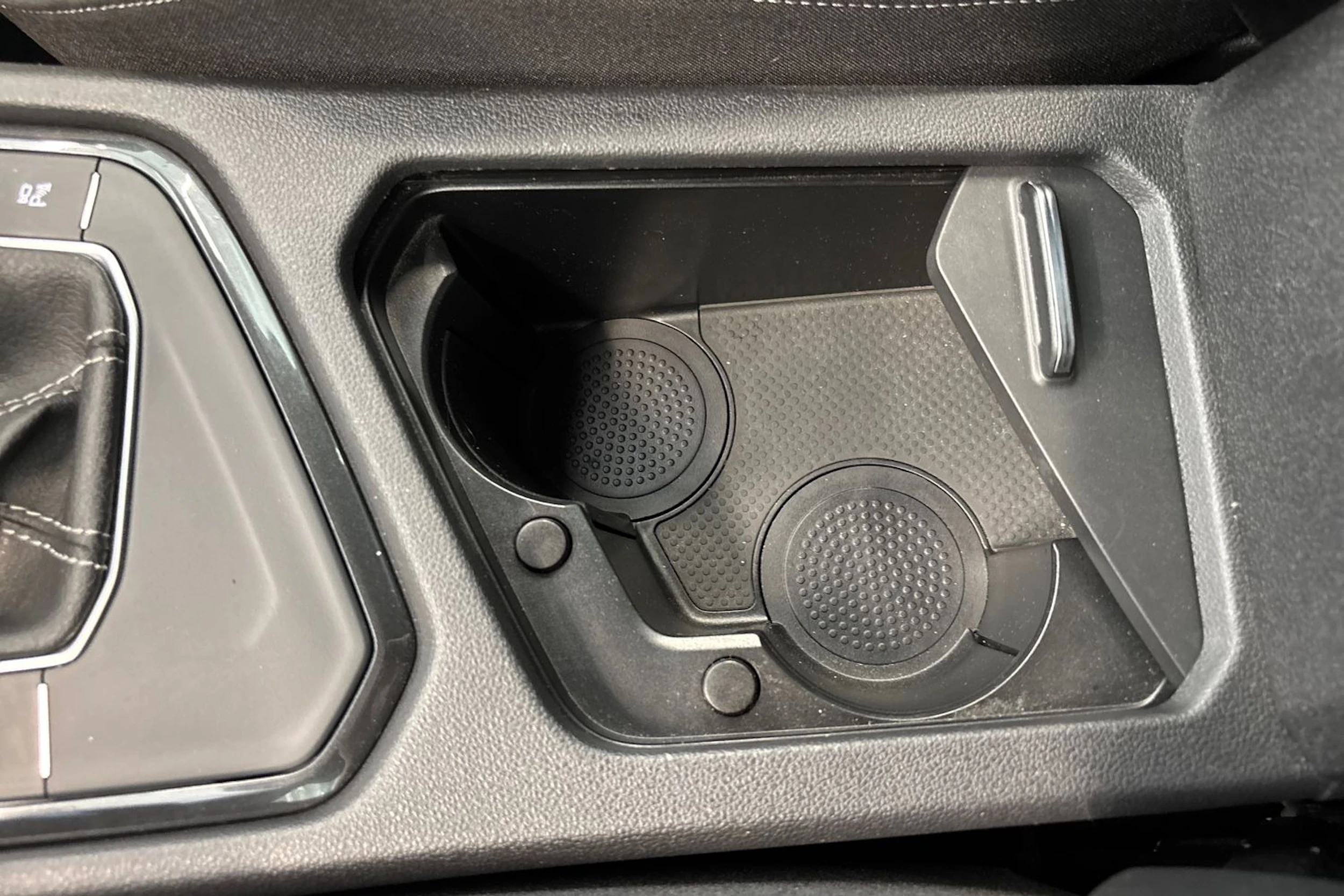 valkoinen Volkswagen Tiguan 2022 kuva 41.