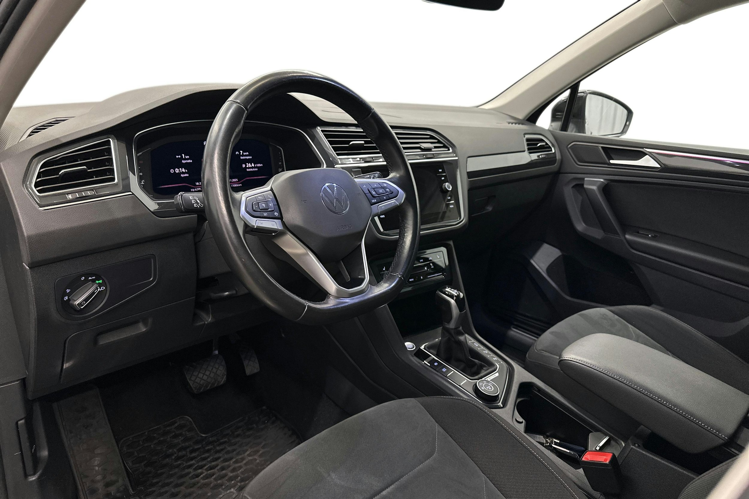 musta Volkswagen Tiguan 2022 kuva 7.