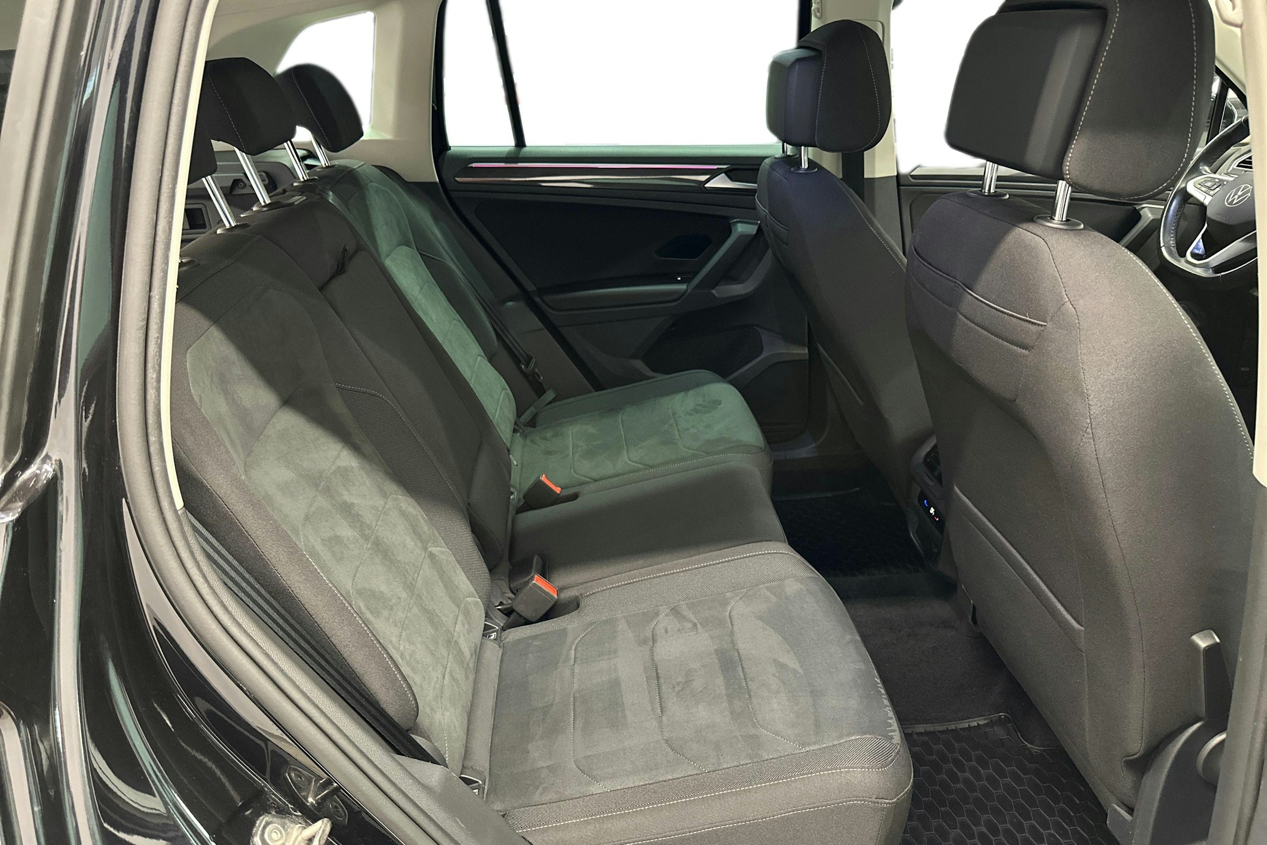 musta Volkswagen Tiguan 2022 kuva 11.