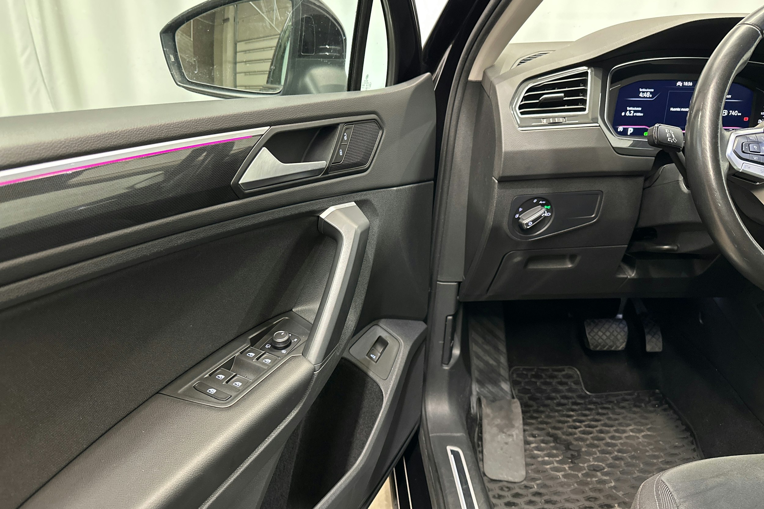 musta Volkswagen Tiguan 2022 kuva 14.