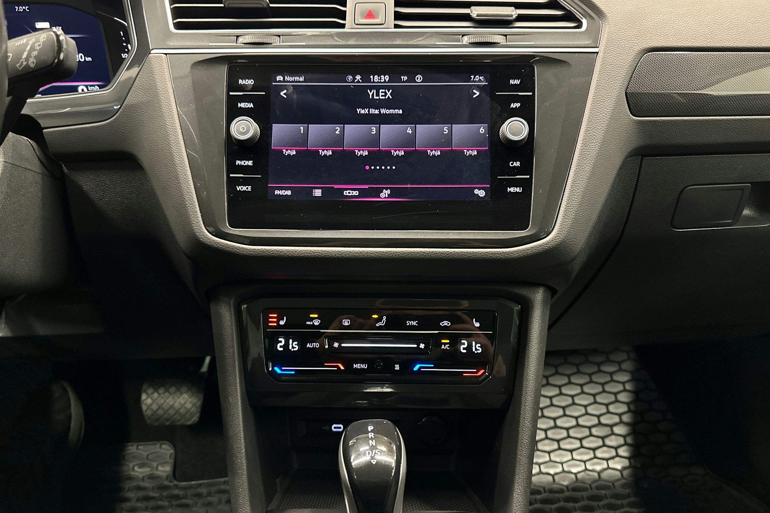 musta Volkswagen Tiguan 2022 kuva 18.