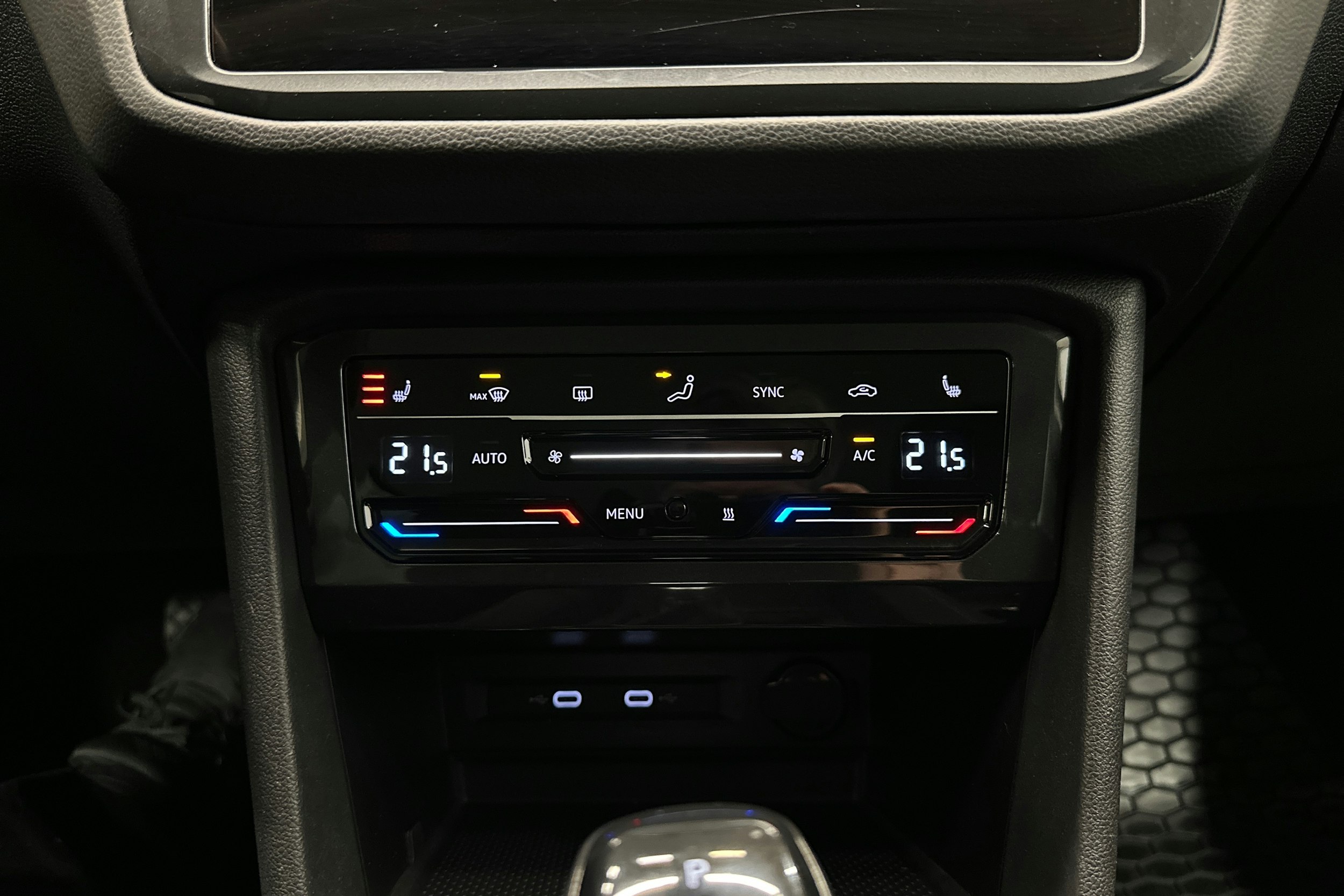 musta Volkswagen Tiguan 2022 kuva 22.