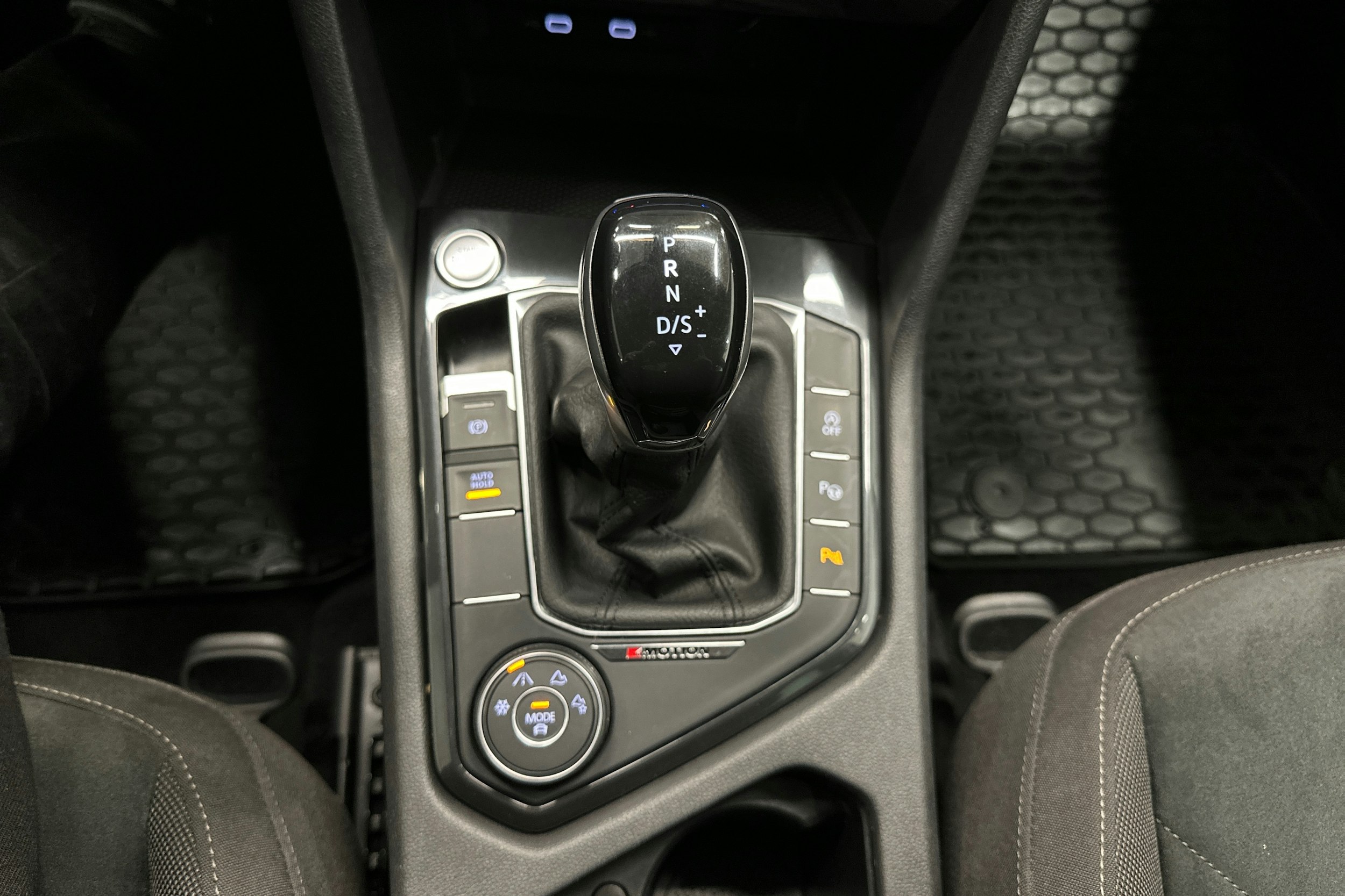 musta Volkswagen Tiguan 2022 kuva 23.