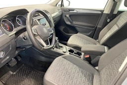 Harmaa Volkswagen Tiguan 2022 kuva 7.