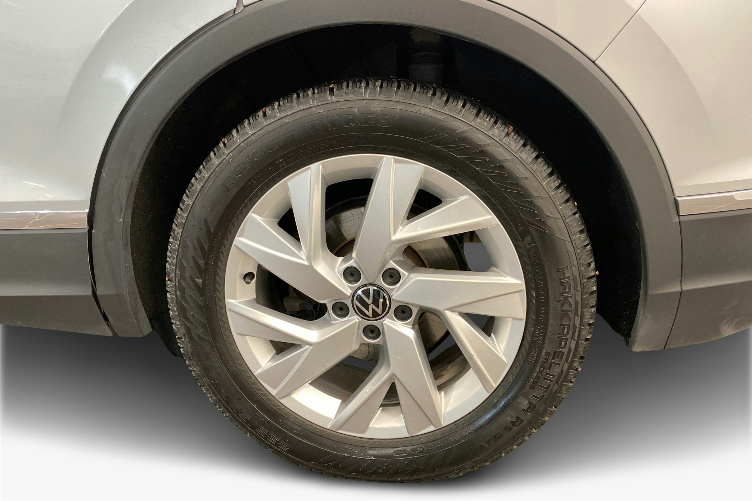 Harmaa Volkswagen Tiguan 2022 kuva 11.