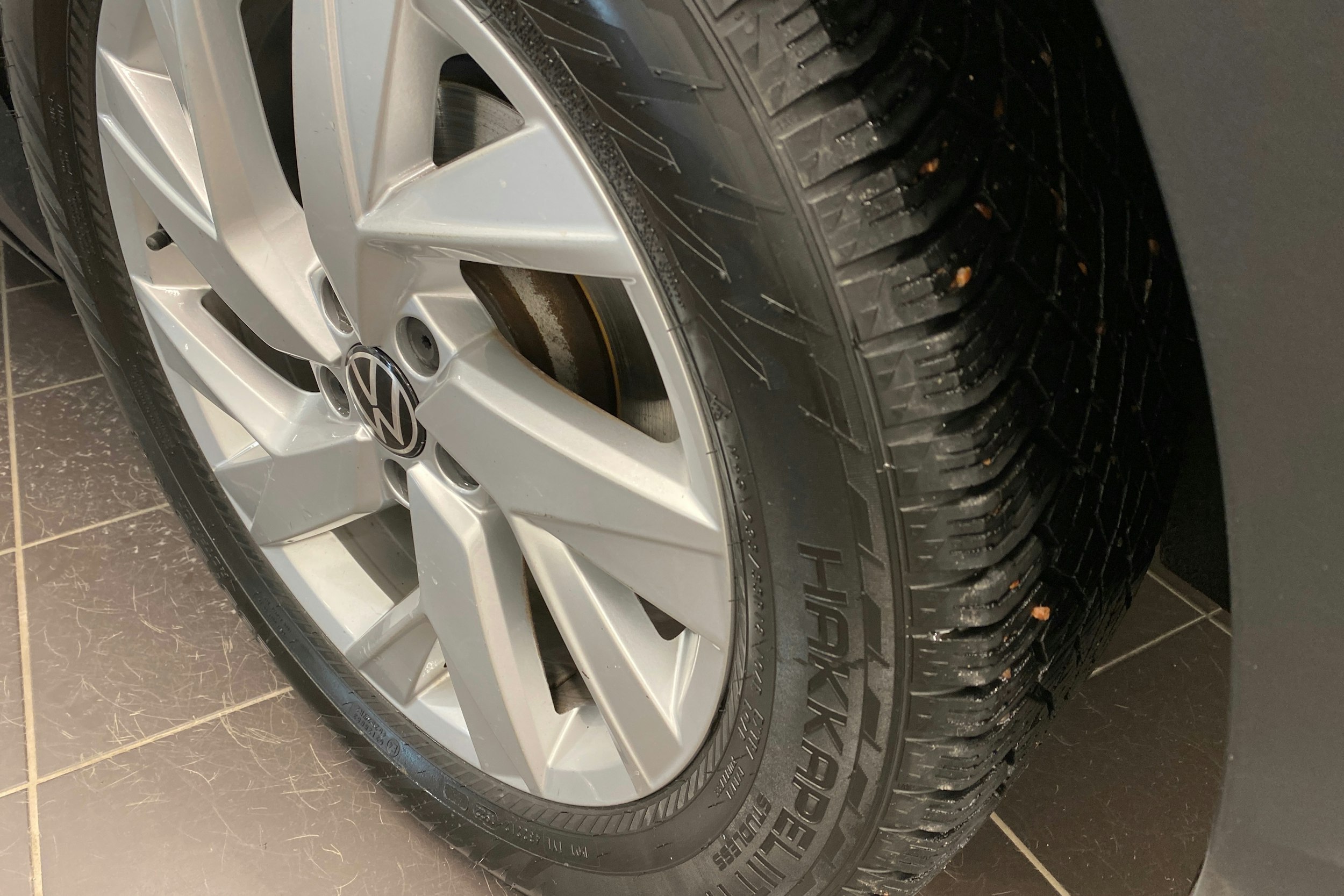 Harmaa Volkswagen Tiguan 2022 kuva 13.