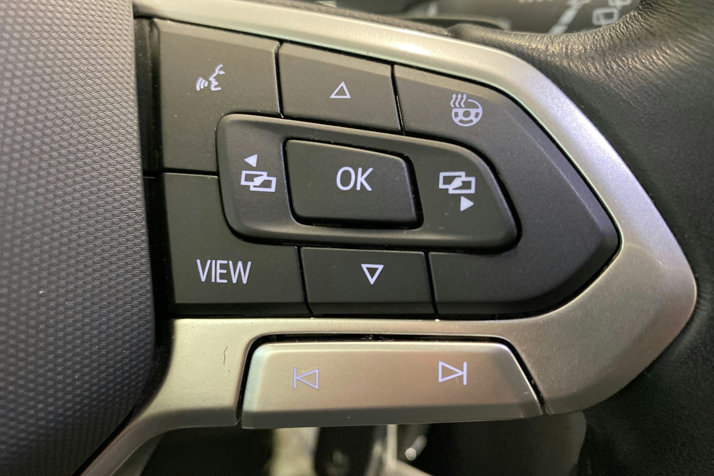 Harmaa Volkswagen Tiguan 2022 kuva 18.