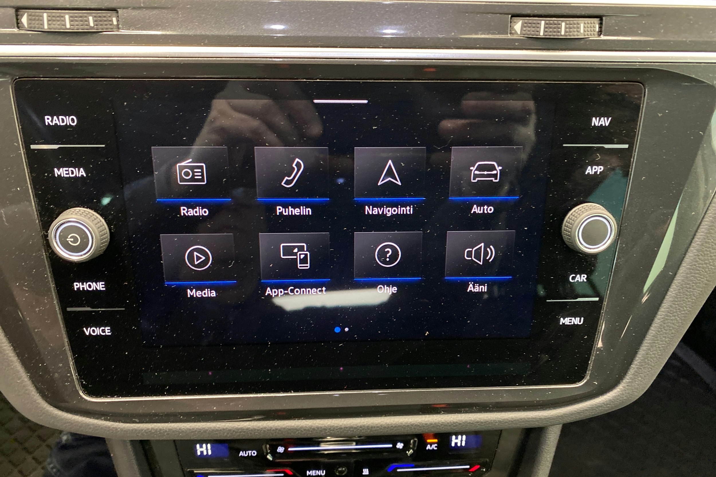 Harmaa Volkswagen Tiguan 2022 kuva 19.