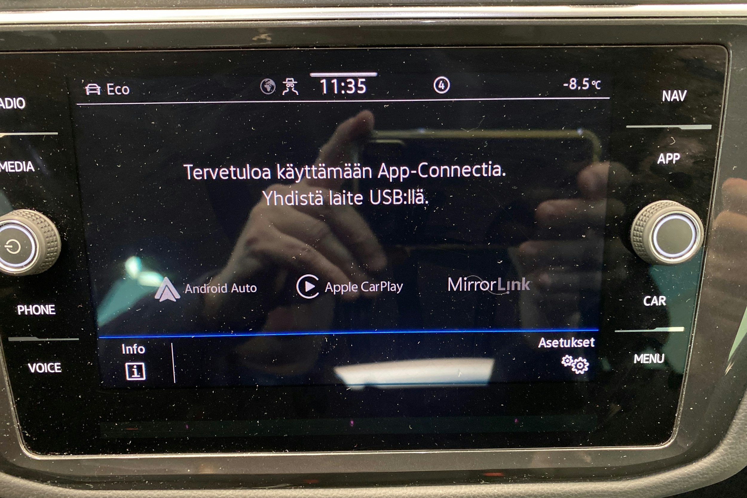 Harmaa Volkswagen Tiguan 2022 kuva 20.