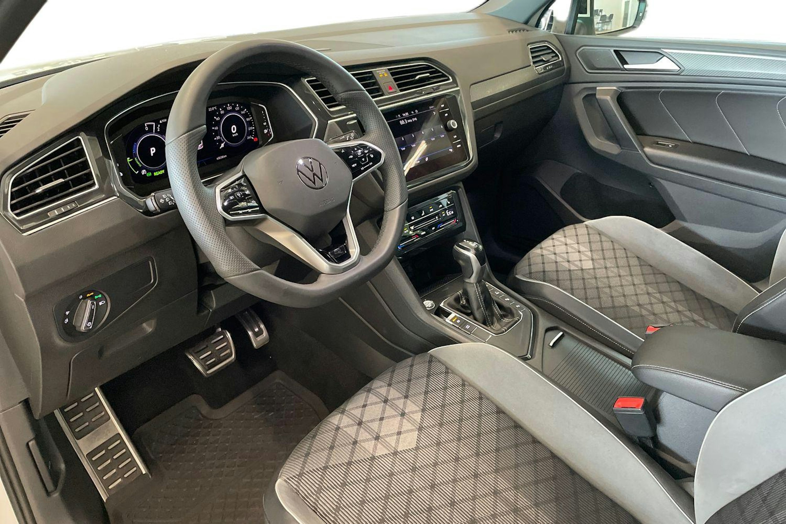 valkoinen Volkswagen Tiguan 2022 kuva 7.
