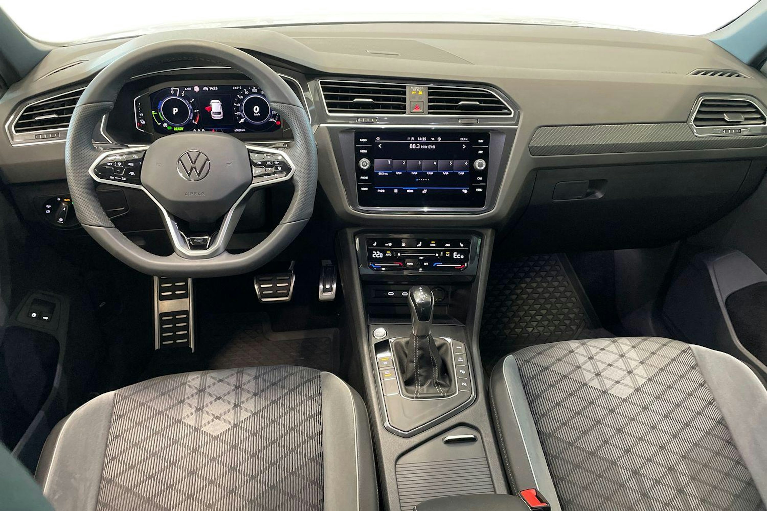 valkoinen Volkswagen Tiguan 2022 kuva 9.