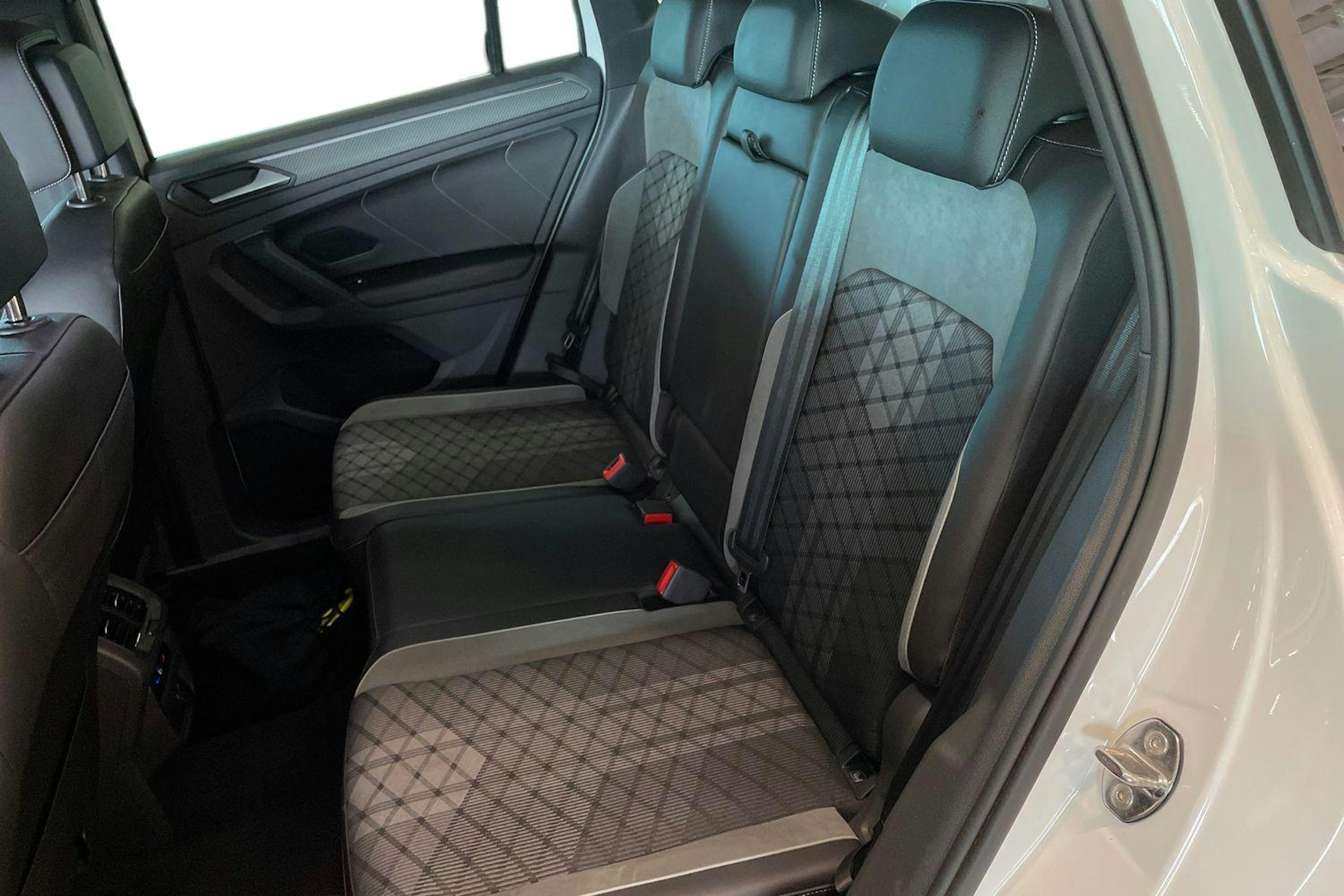 valkoinen Volkswagen Tiguan 2022 kuva 10.