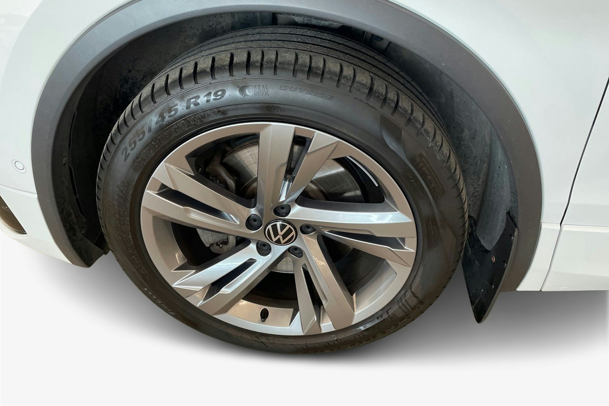 valkoinen Volkswagen Tiguan 2022 kuva 11.