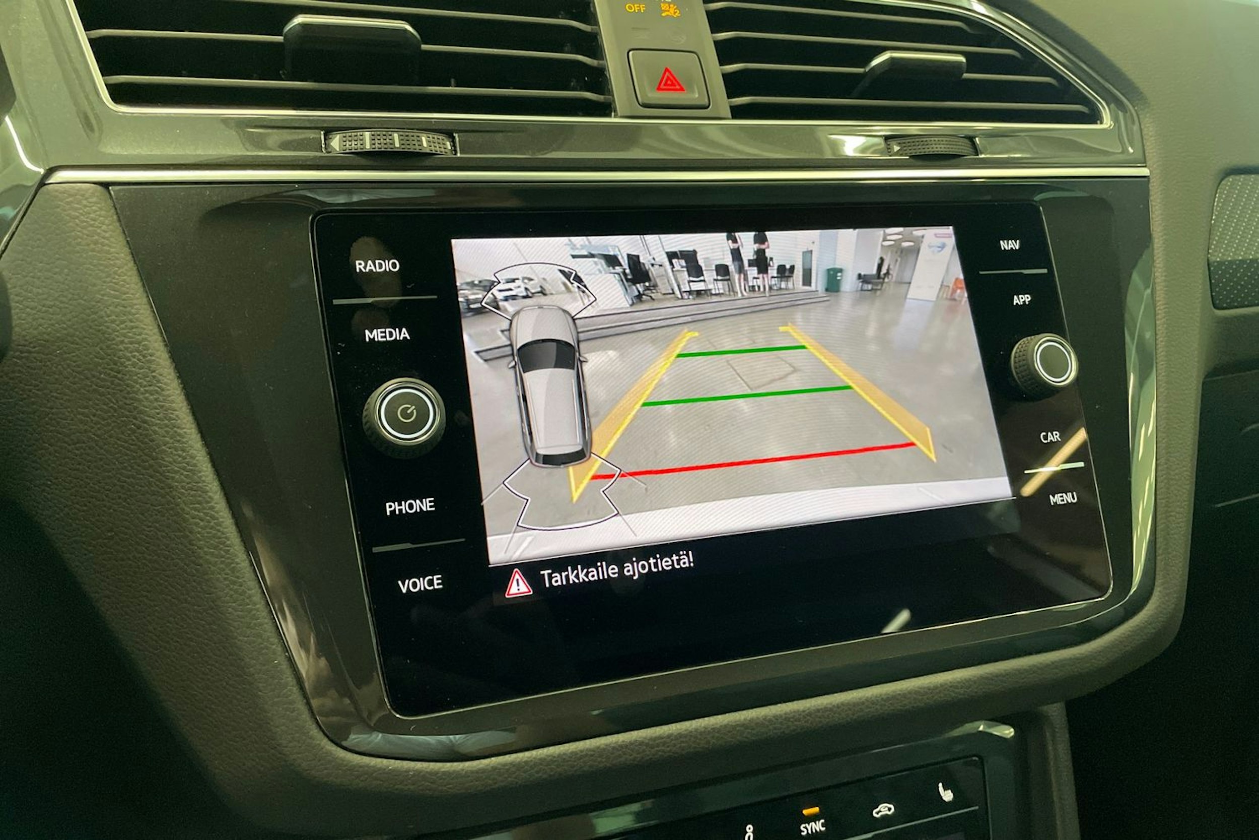 valkoinen Volkswagen Tiguan 2022 kuva 30.