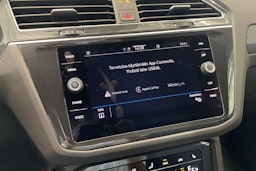 valkoinen Volkswagen Tiguan 2022 kuva 32.