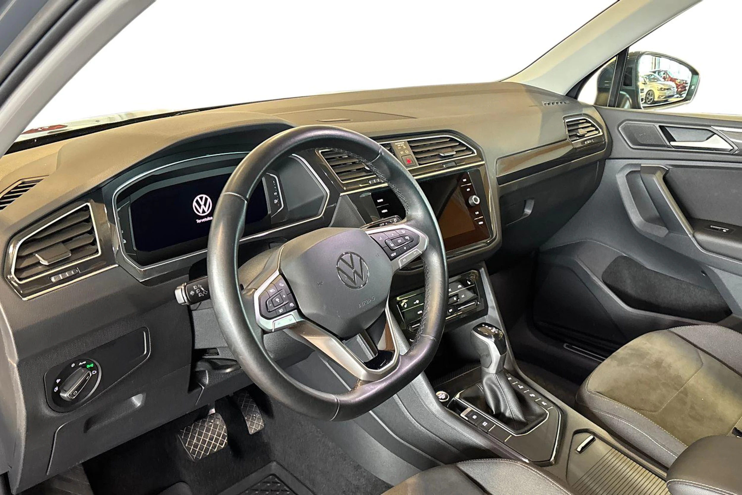 harmaa Volkswagen Tiguan 2022 kuva 6.