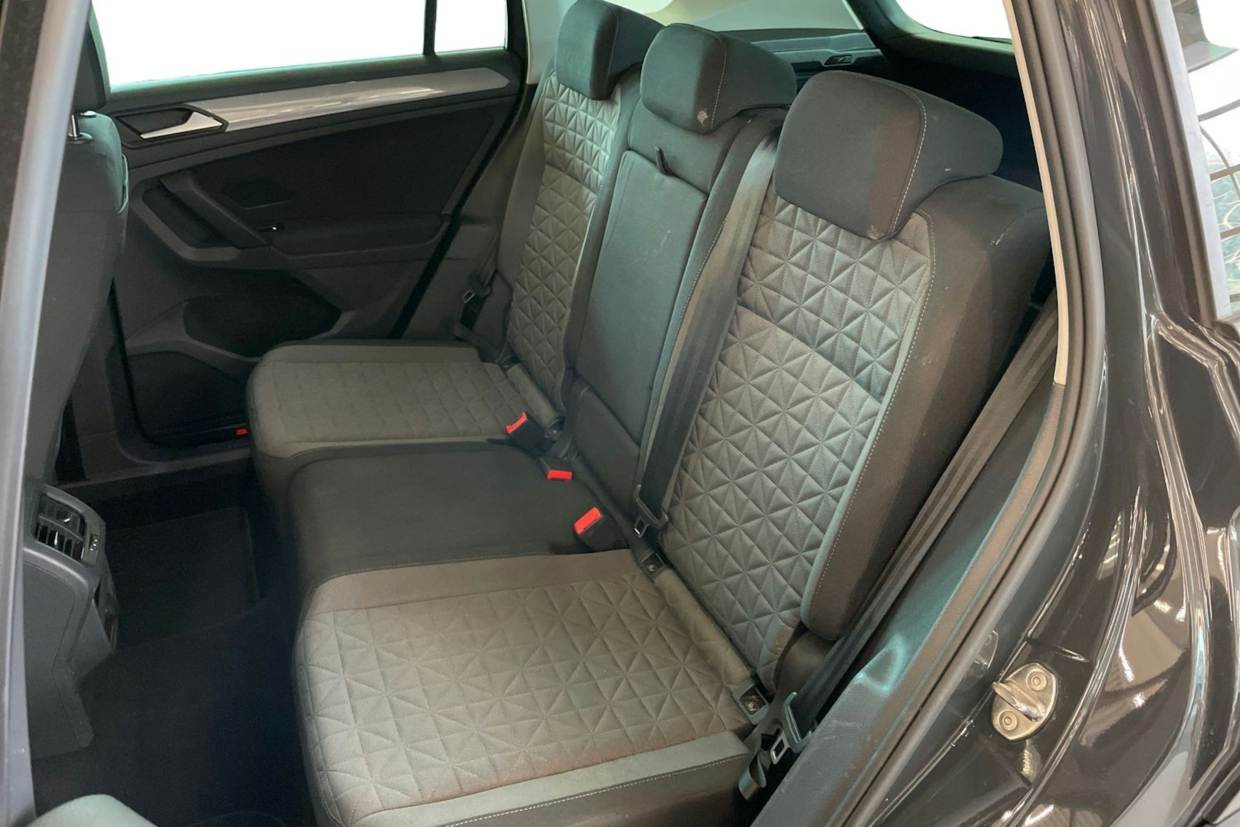 harmaa Volkswagen TIGUAN 2022 kuva 10.