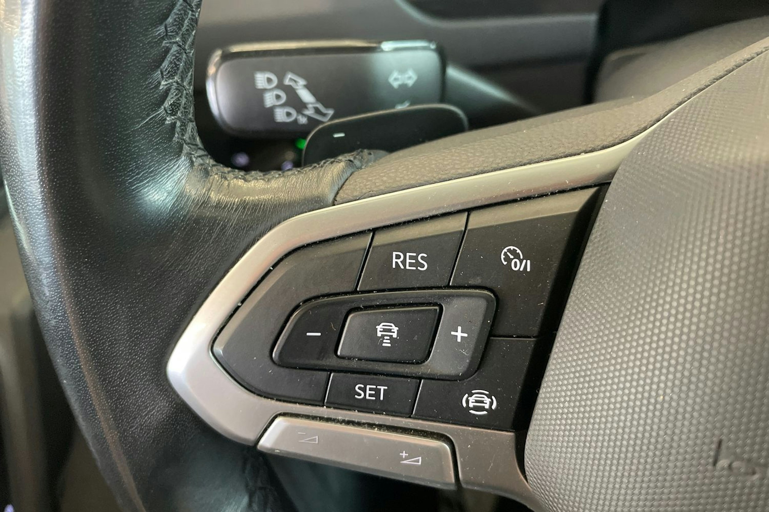 harmaa Volkswagen TIGUAN 2022 kuva 17.