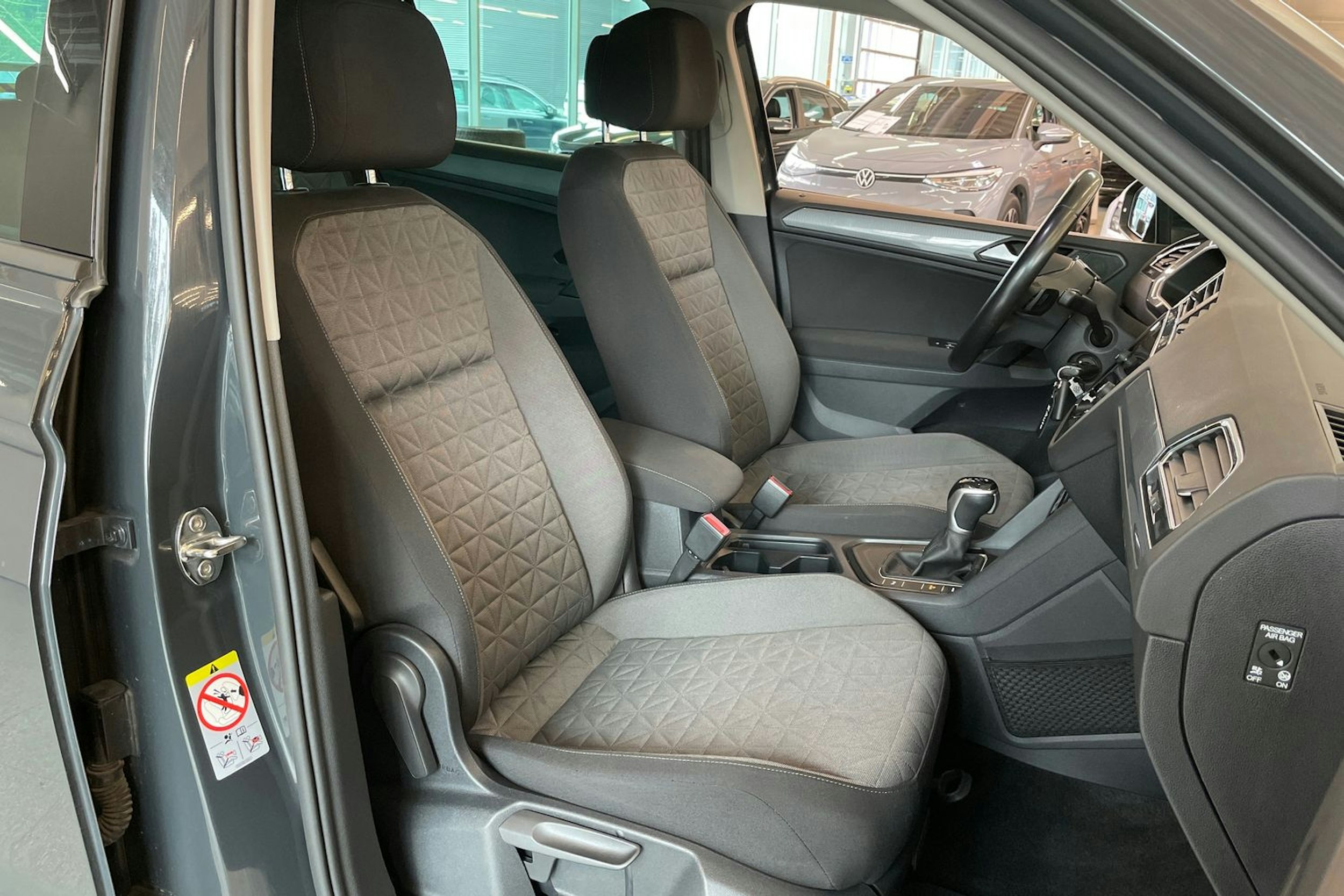 harmaa Volkswagen TIGUAN 2022 kuva 24.