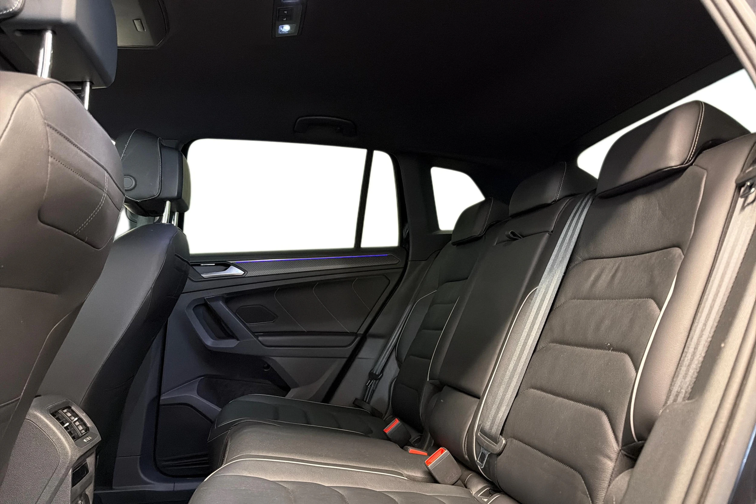 musta Volkswagen Tiguan 2022 kuva 8.