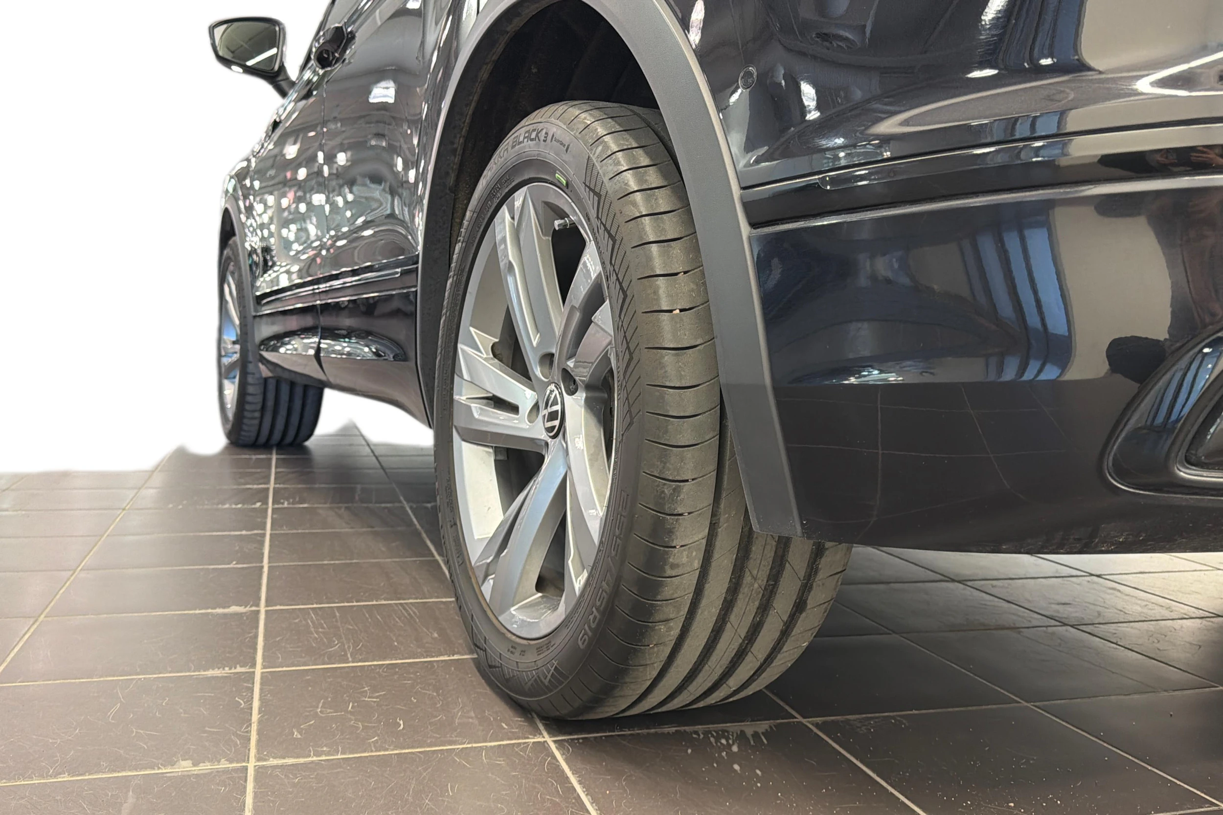 musta Volkswagen Tiguan 2022 kuva 9.