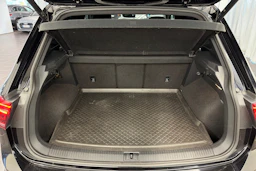 musta Volkswagen Tiguan 2022 kuva 11.