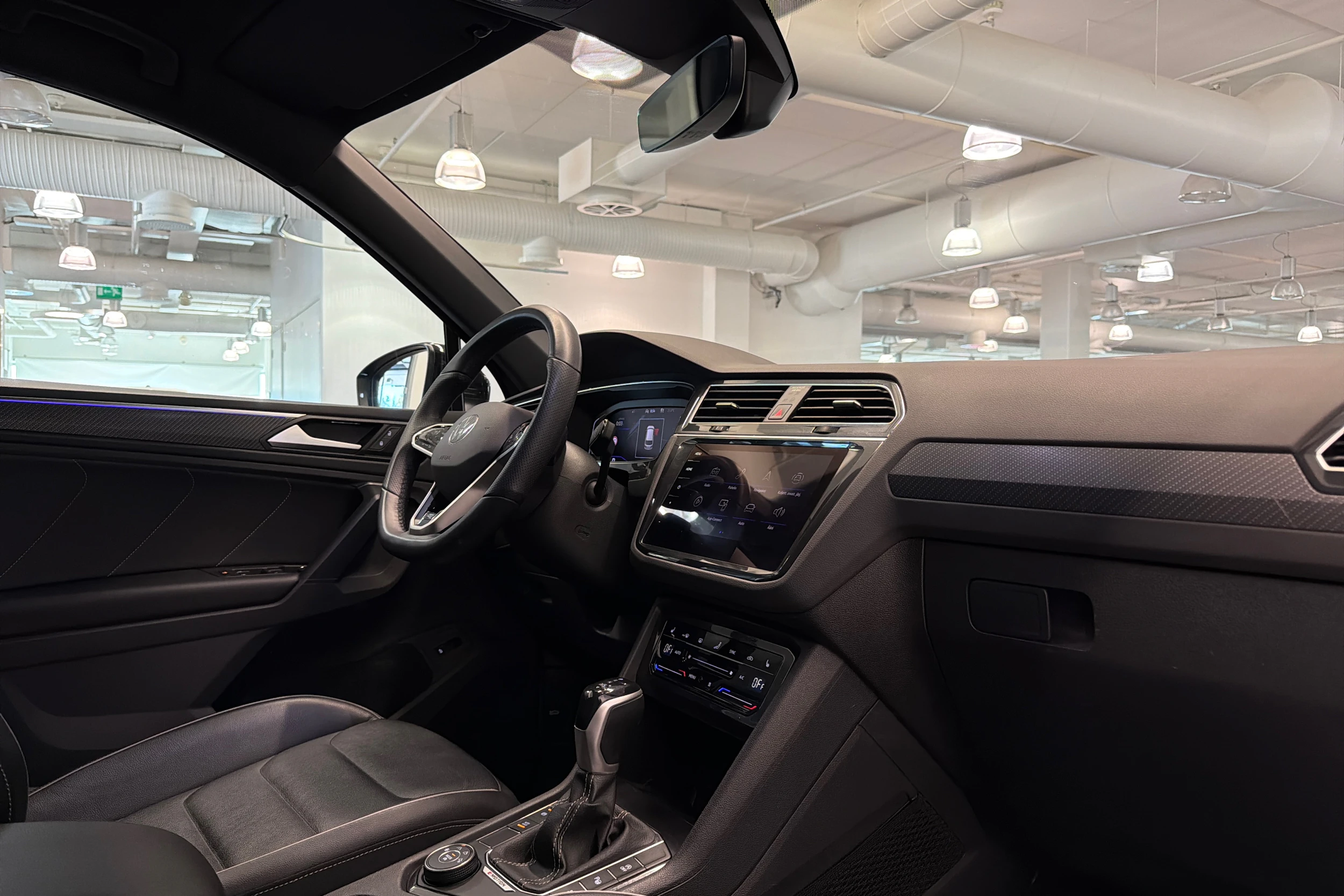 musta Volkswagen Tiguan 2022 kuva 16.