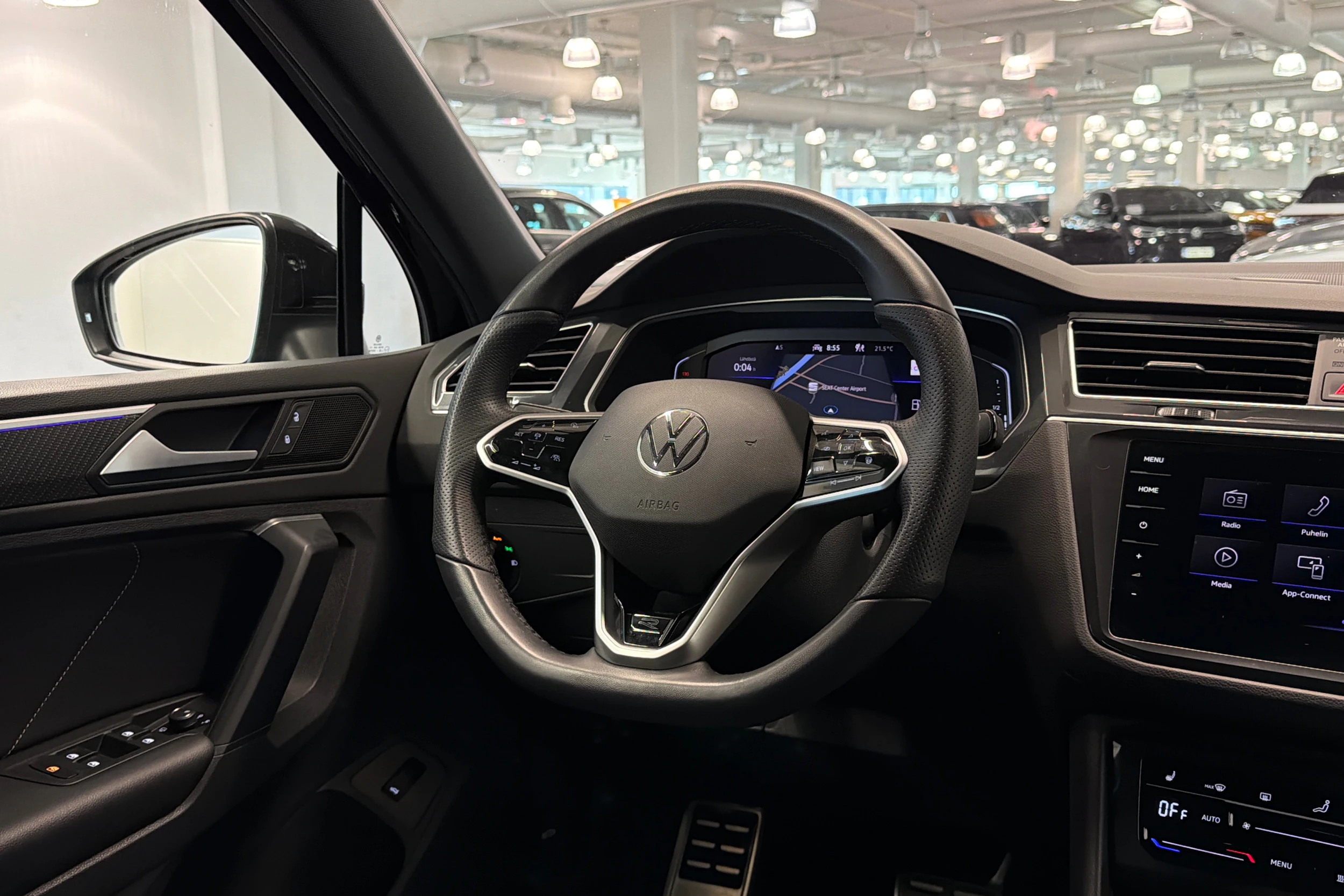 musta Volkswagen Tiguan 2022 kuva 18.