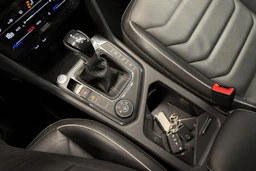 musta Volkswagen Tiguan 2022 kuva 24.