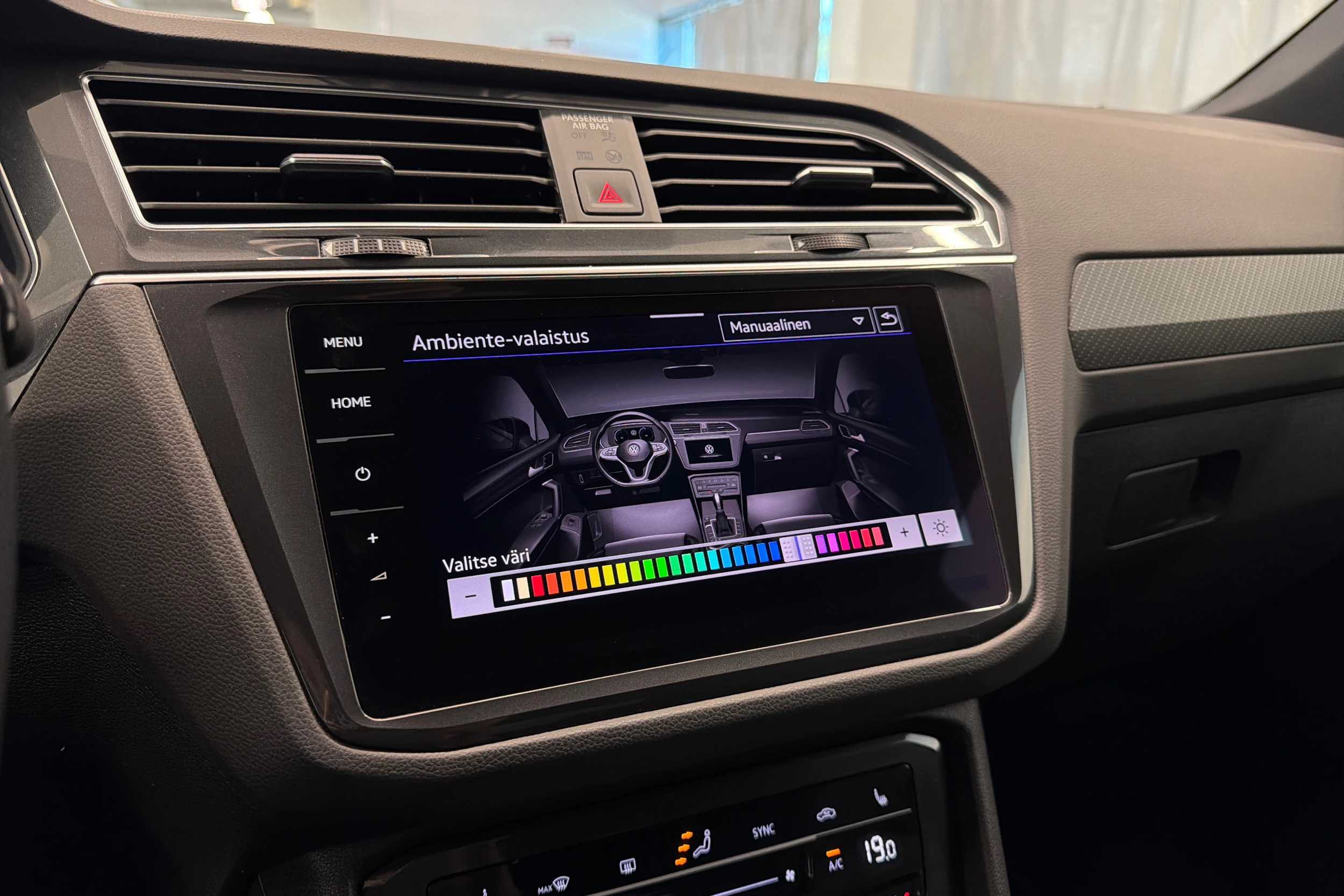 musta Volkswagen Tiguan 2022 kuva 32.