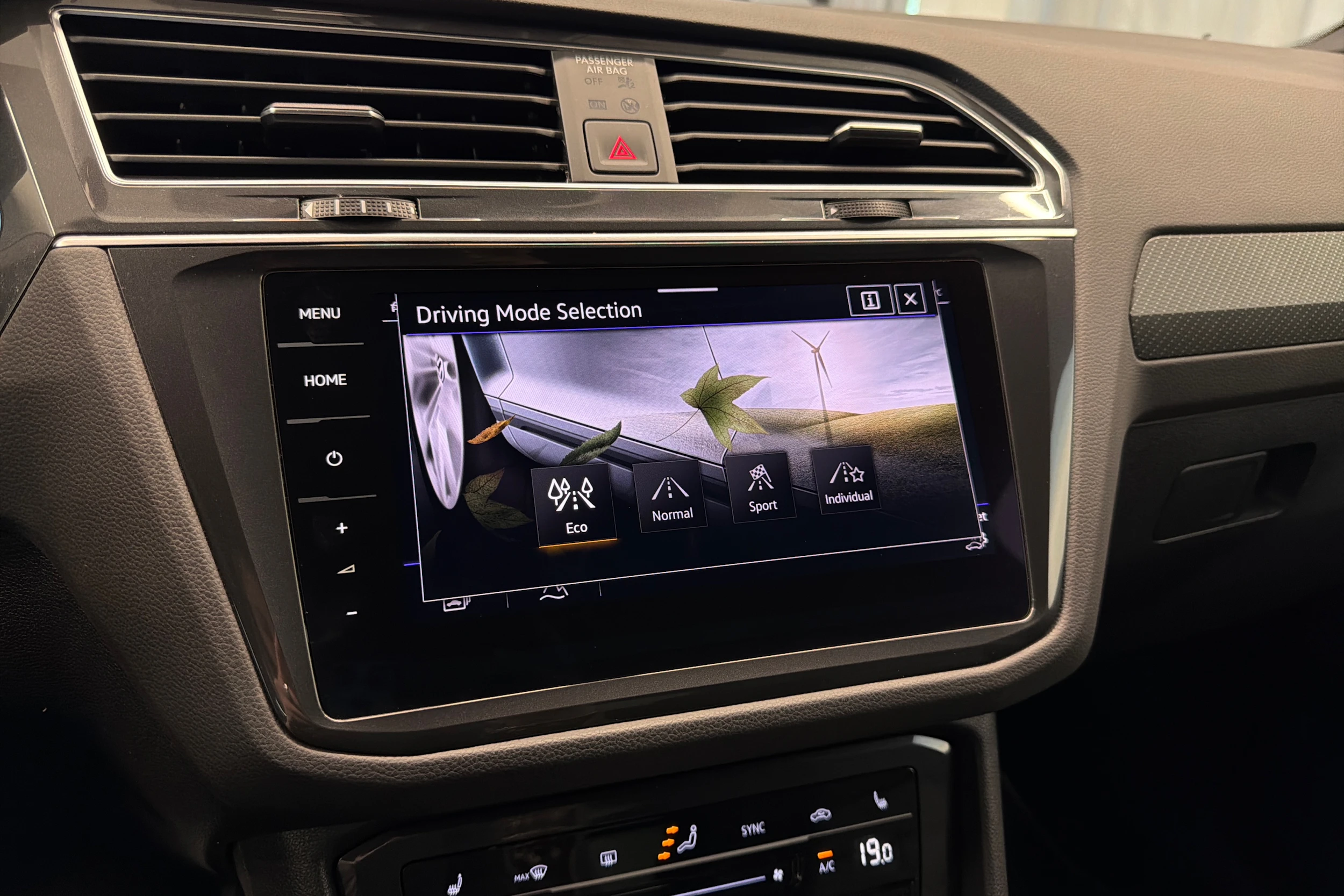 musta Volkswagen Tiguan 2022 kuva 33.