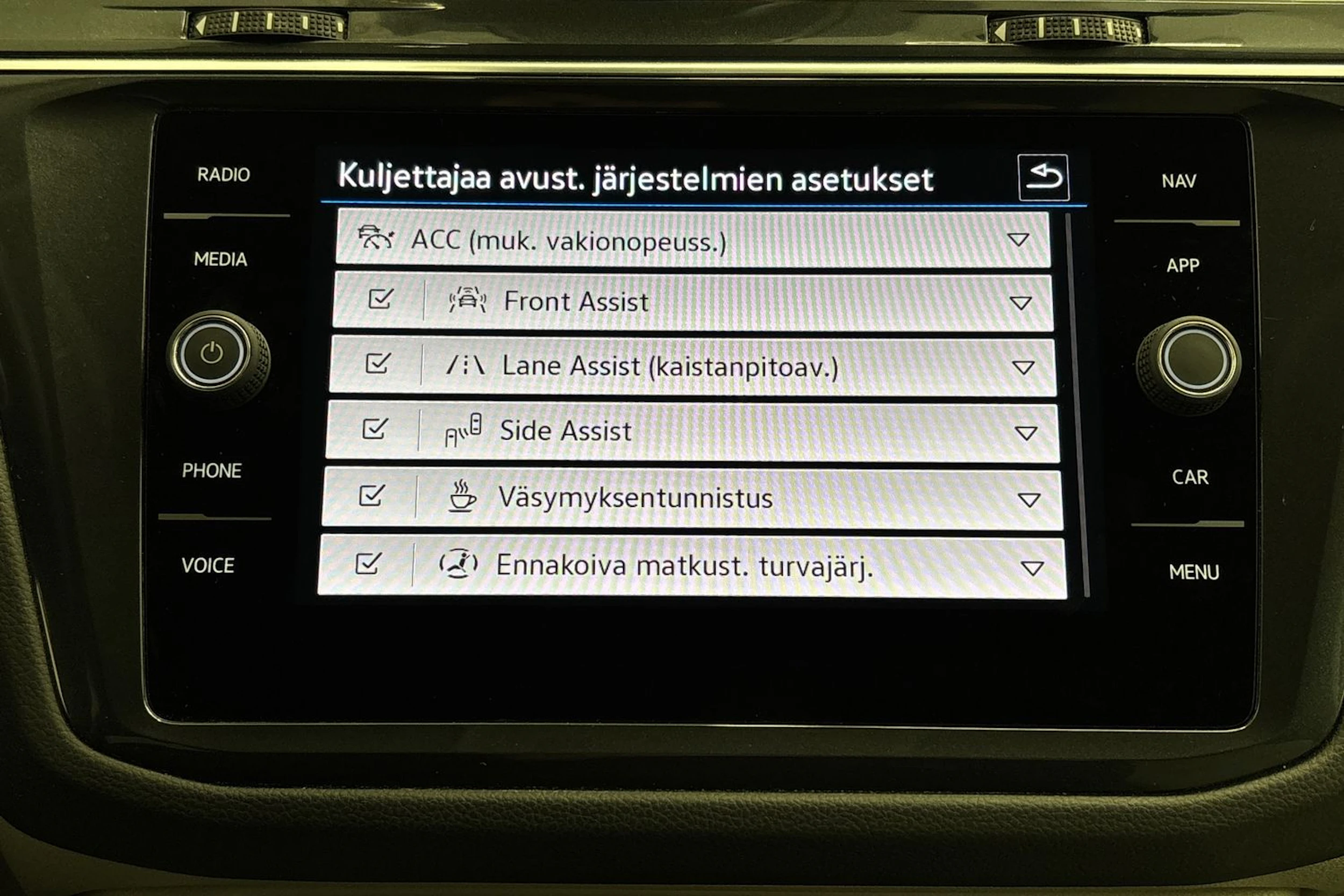 valkoinen Volkswagen Tiguan 2022 kuva 32.