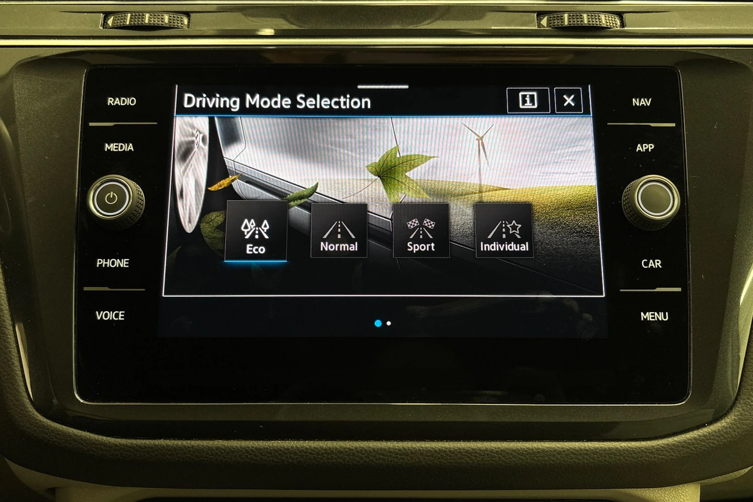 valkoinen Volkswagen Tiguan 2022 kuva 34.