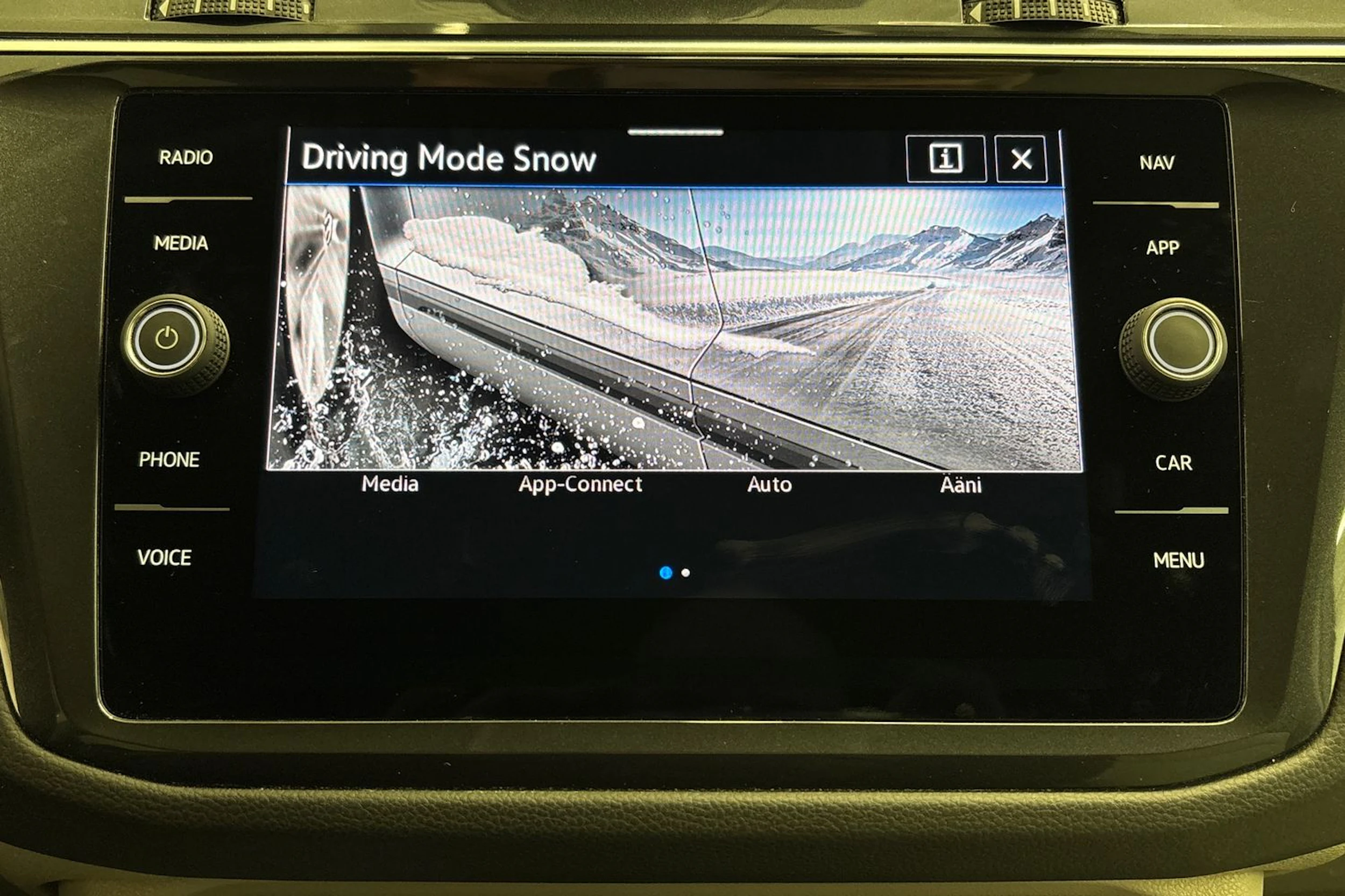 valkoinen Volkswagen Tiguan 2022 kuva 35.