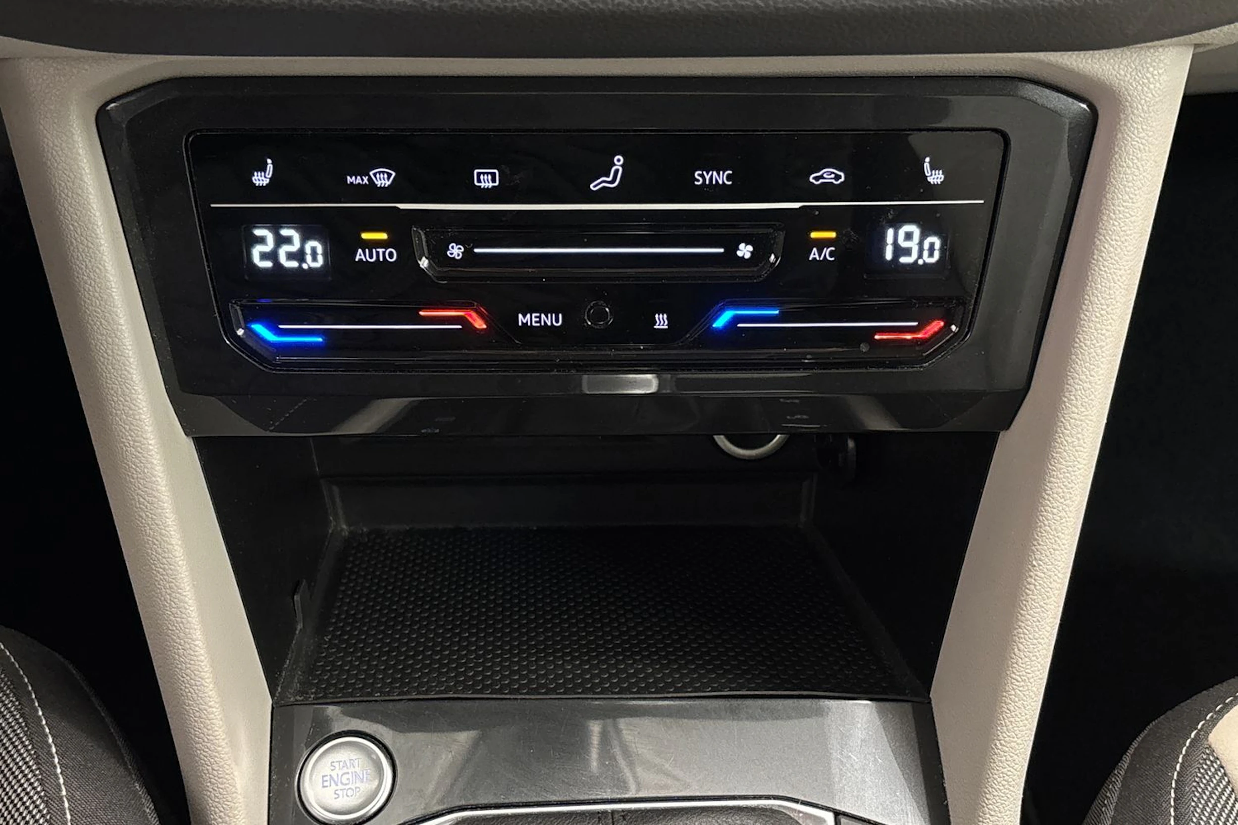 valkoinen Volkswagen Tiguan 2022 kuva 38.