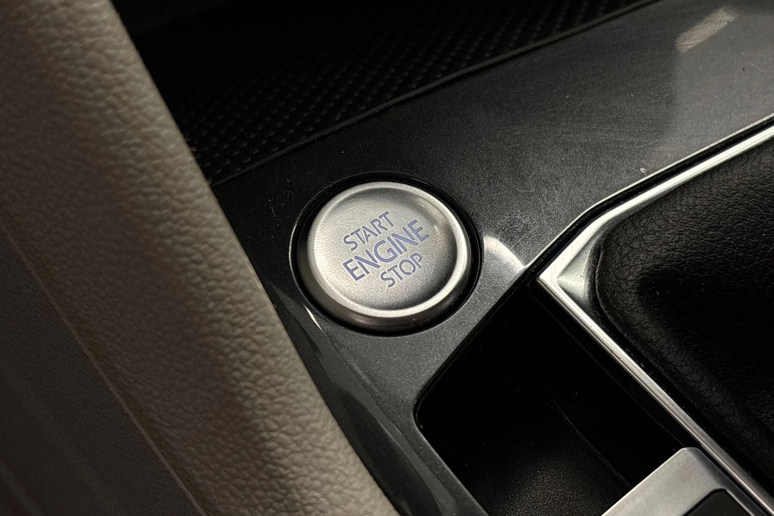 valkoinen Volkswagen Tiguan 2022 kuva 41.
