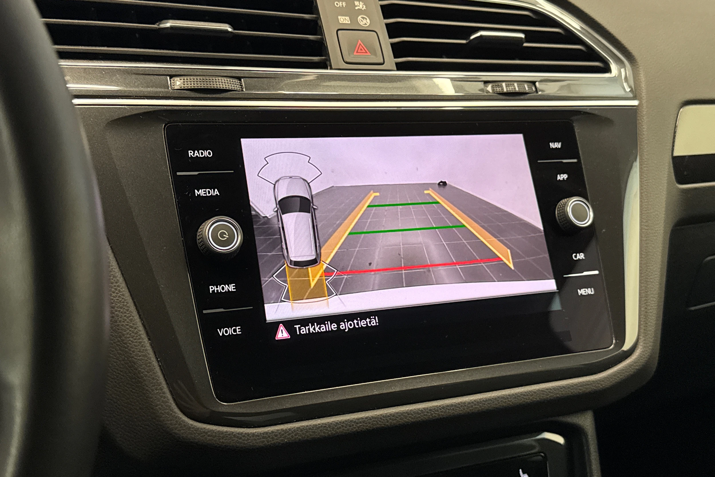 valkoinen Volkswagen Tiguan 2022 kuva 15.