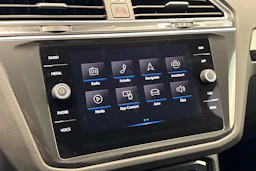 valkoinen Volkswagen Tiguan 2022 kuva 17.